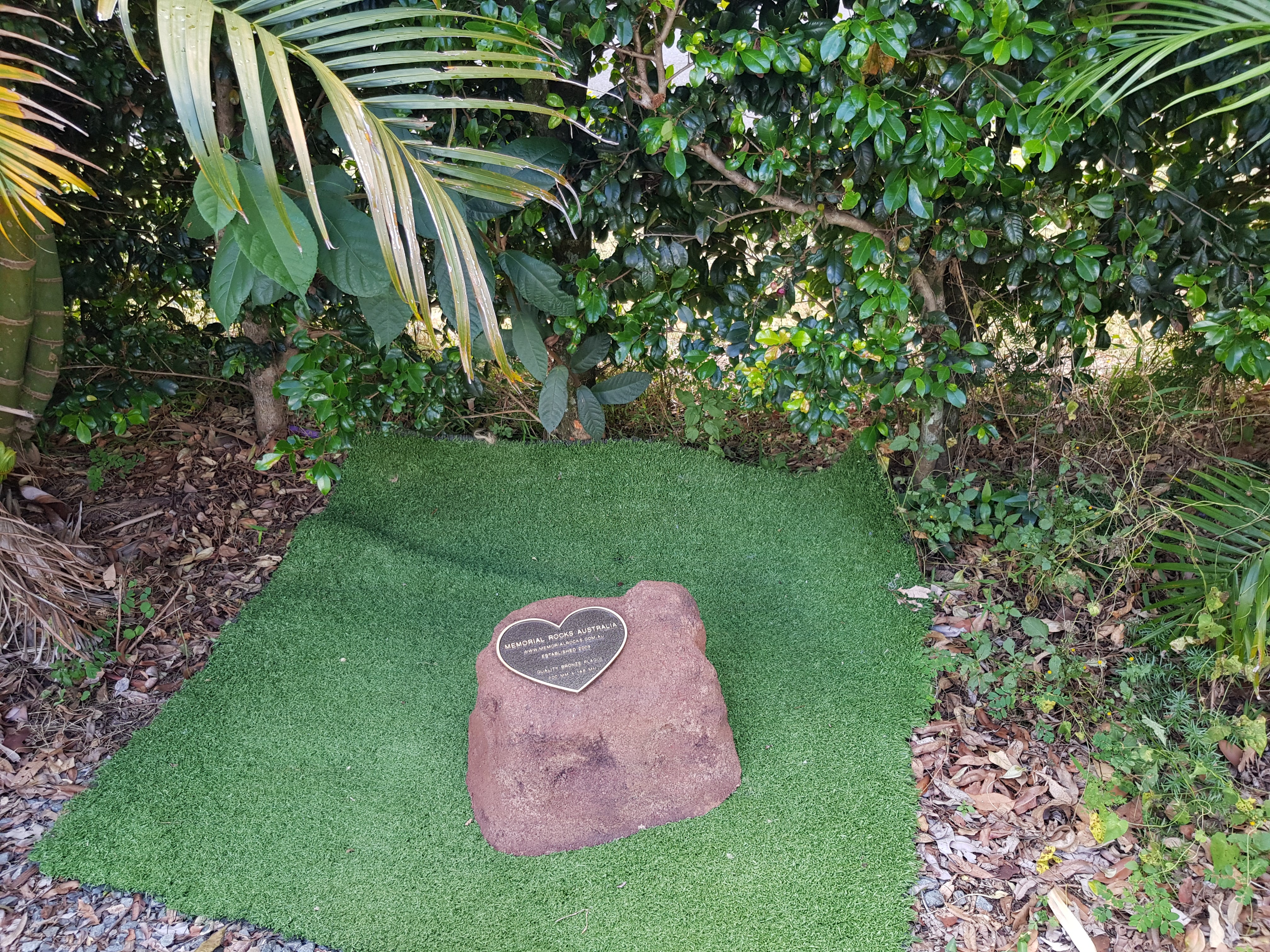 Memorial Rock Urn 1660 Large Brown