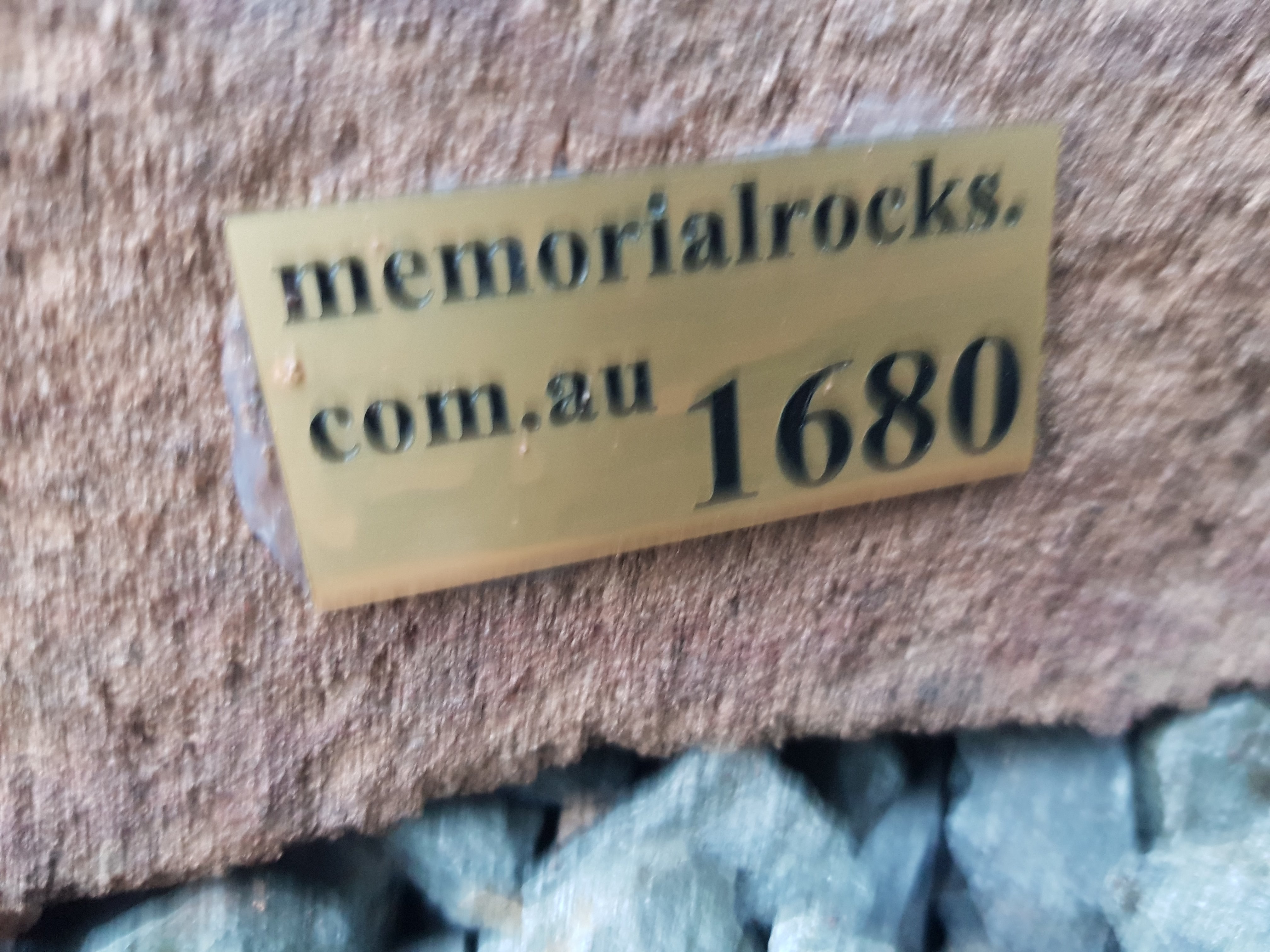 Memorial Rock Urn 1680 Large Brown