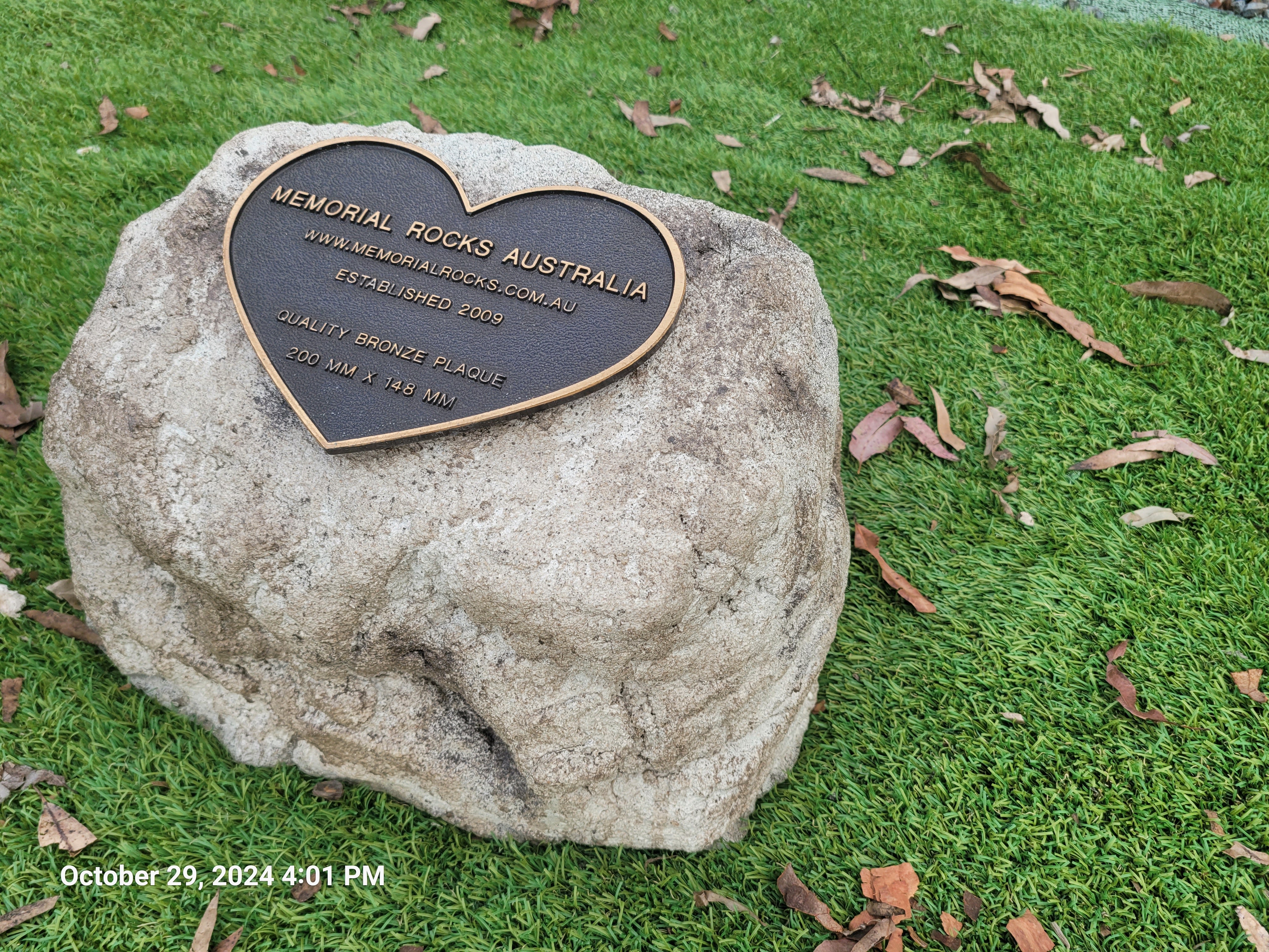 Memorial Rock Urn 1797 Medium Natural Riversand