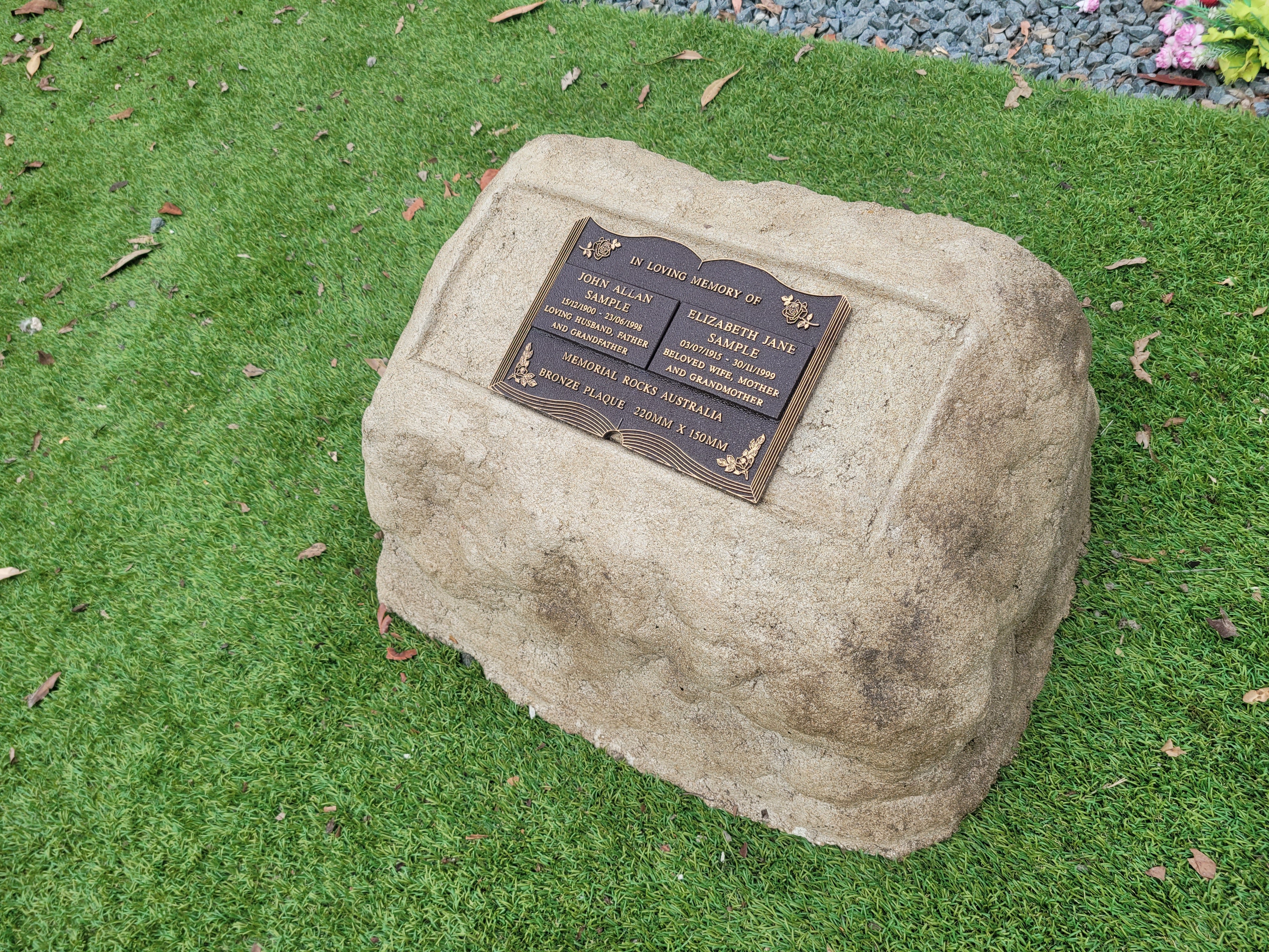 Memorial Rock Urn 1833 Extra-Large Natural Riversand