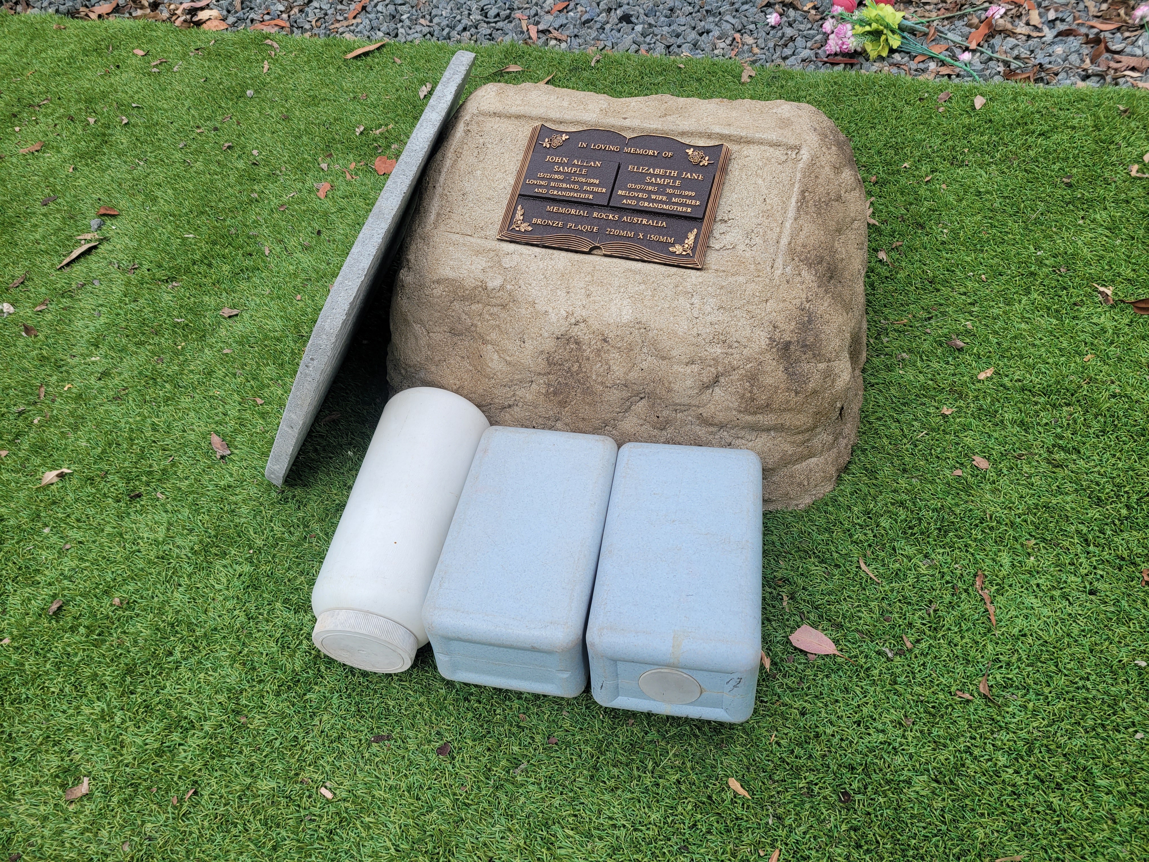 Memorial Rock Urn 1833 Extra-Large Natural Riversand