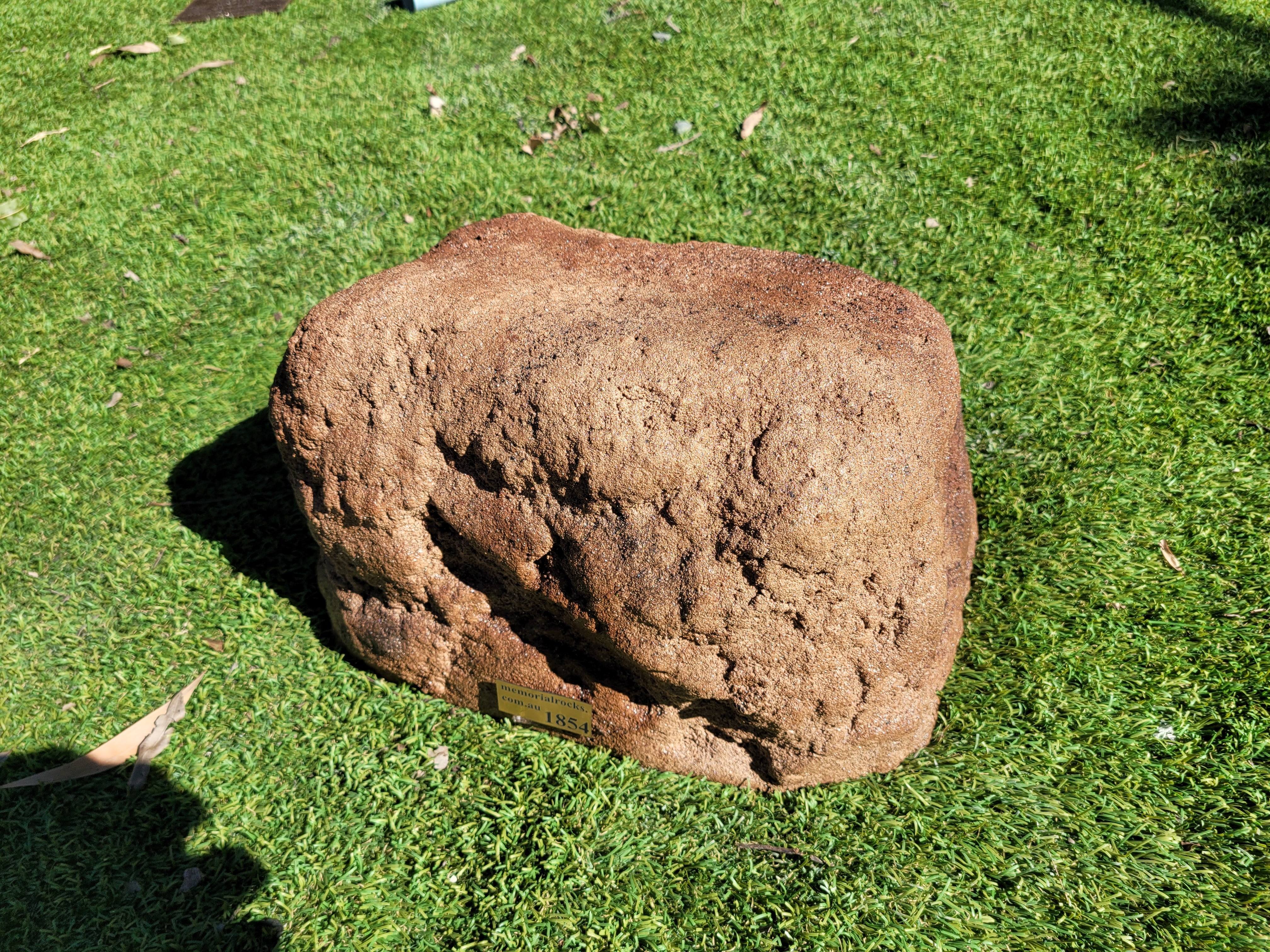 Memorial Rock Urn 1854 Regular Brown