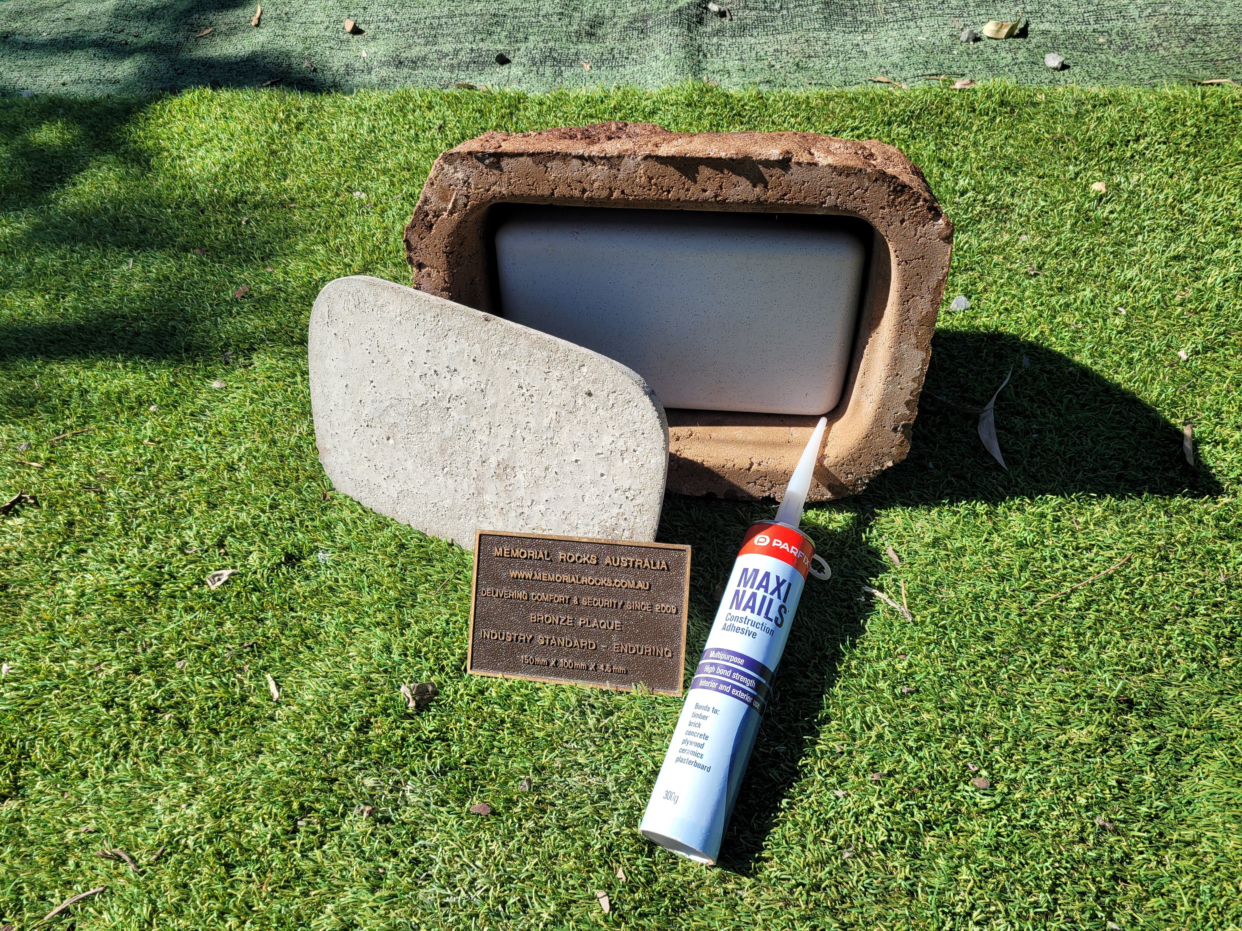 Memorial Rock Urn 1854 Regular Brown