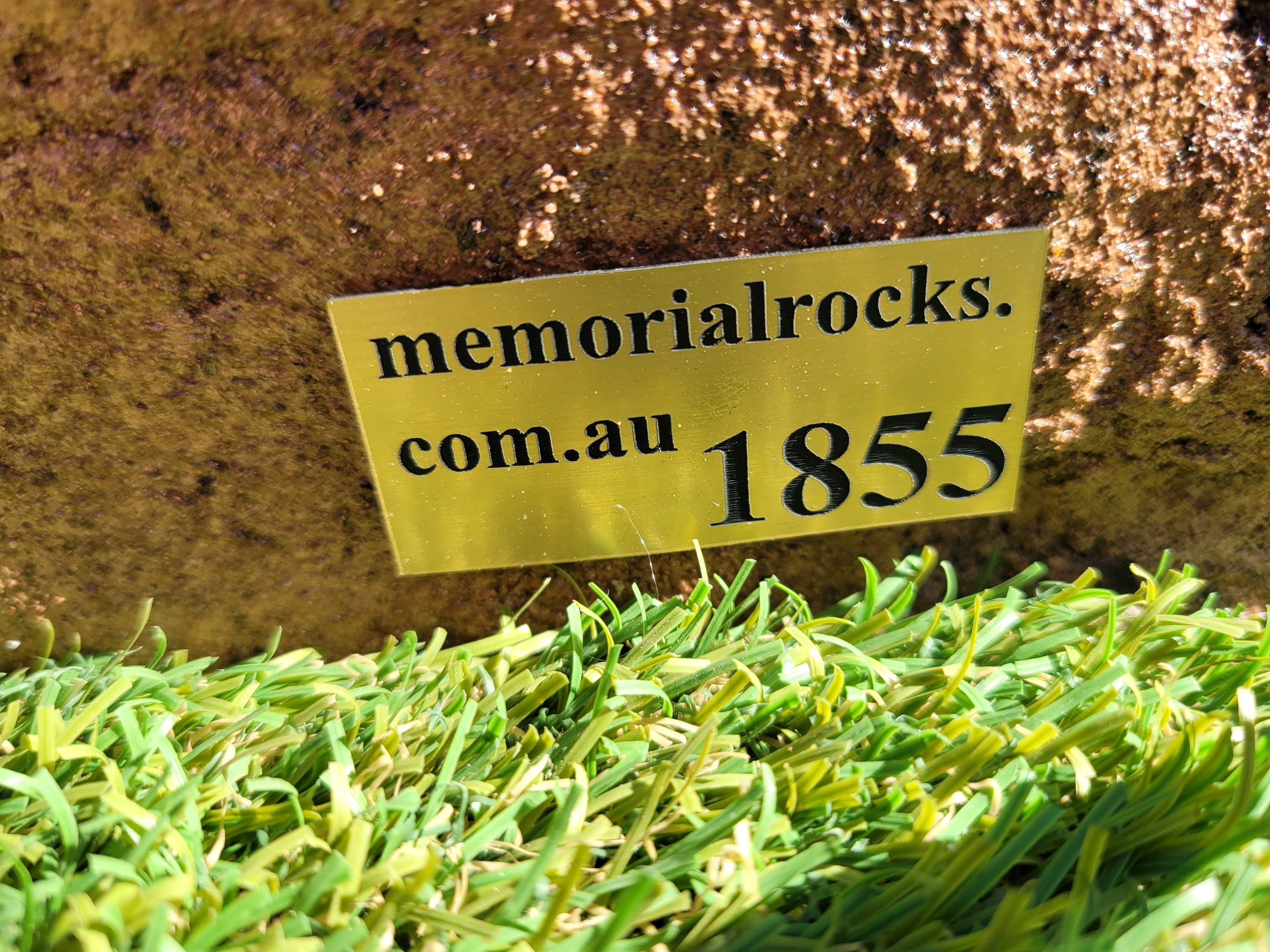Memorial Rock Urn 1855 Regular Brown