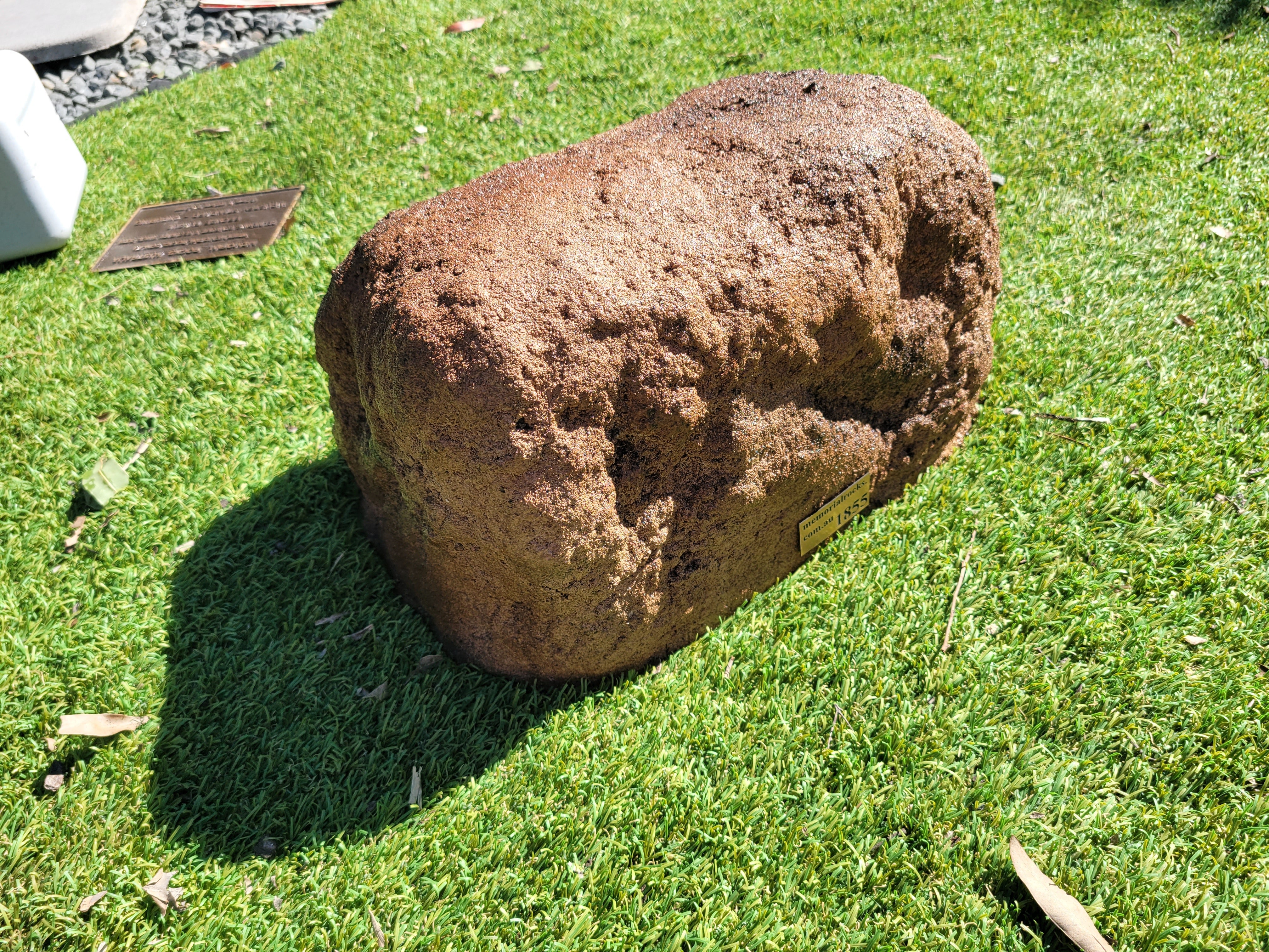 Memorial Rock Urn 1855 Regular Brown