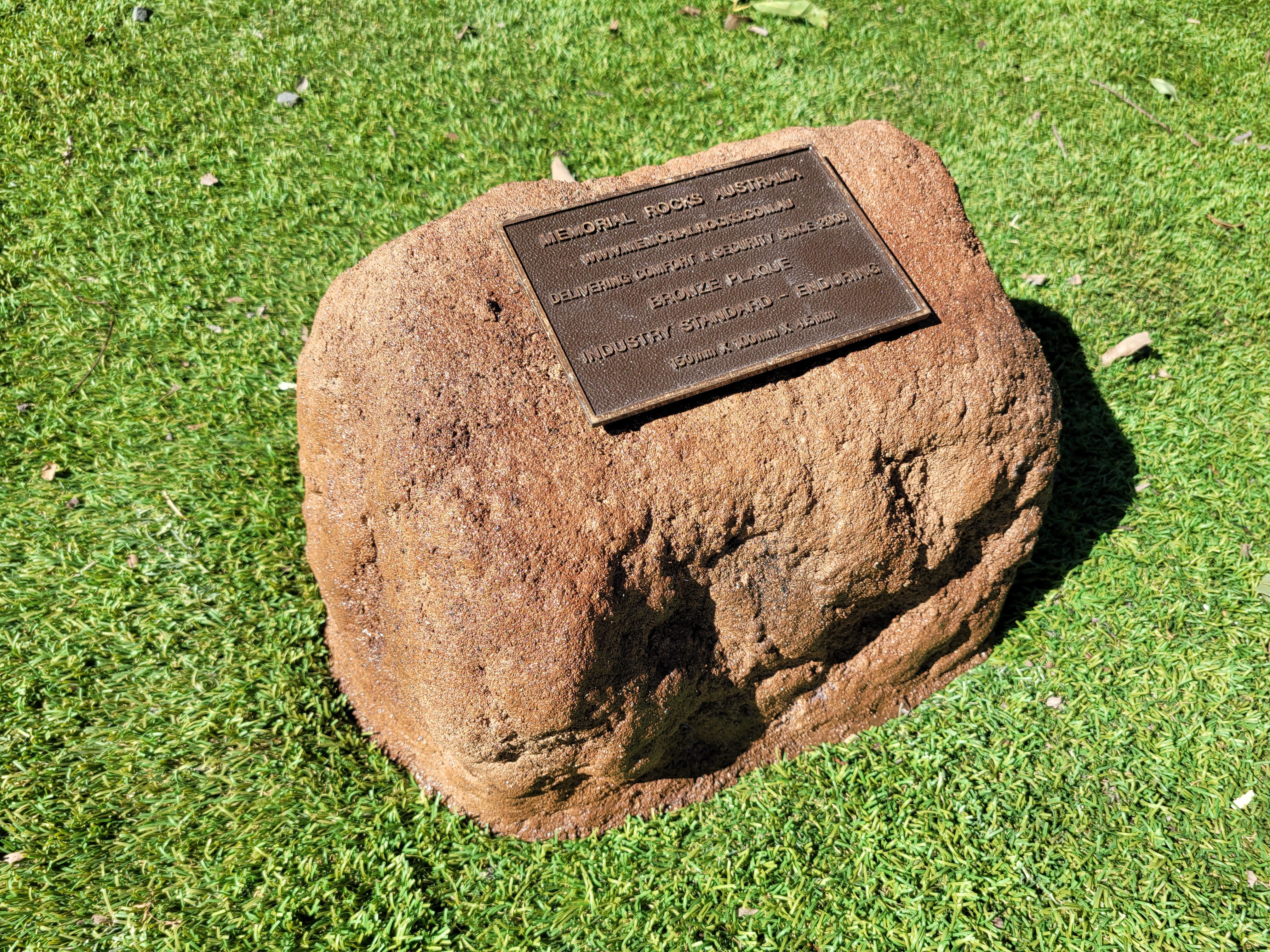 Memorial Rock Urn 1855 Regular Brown
