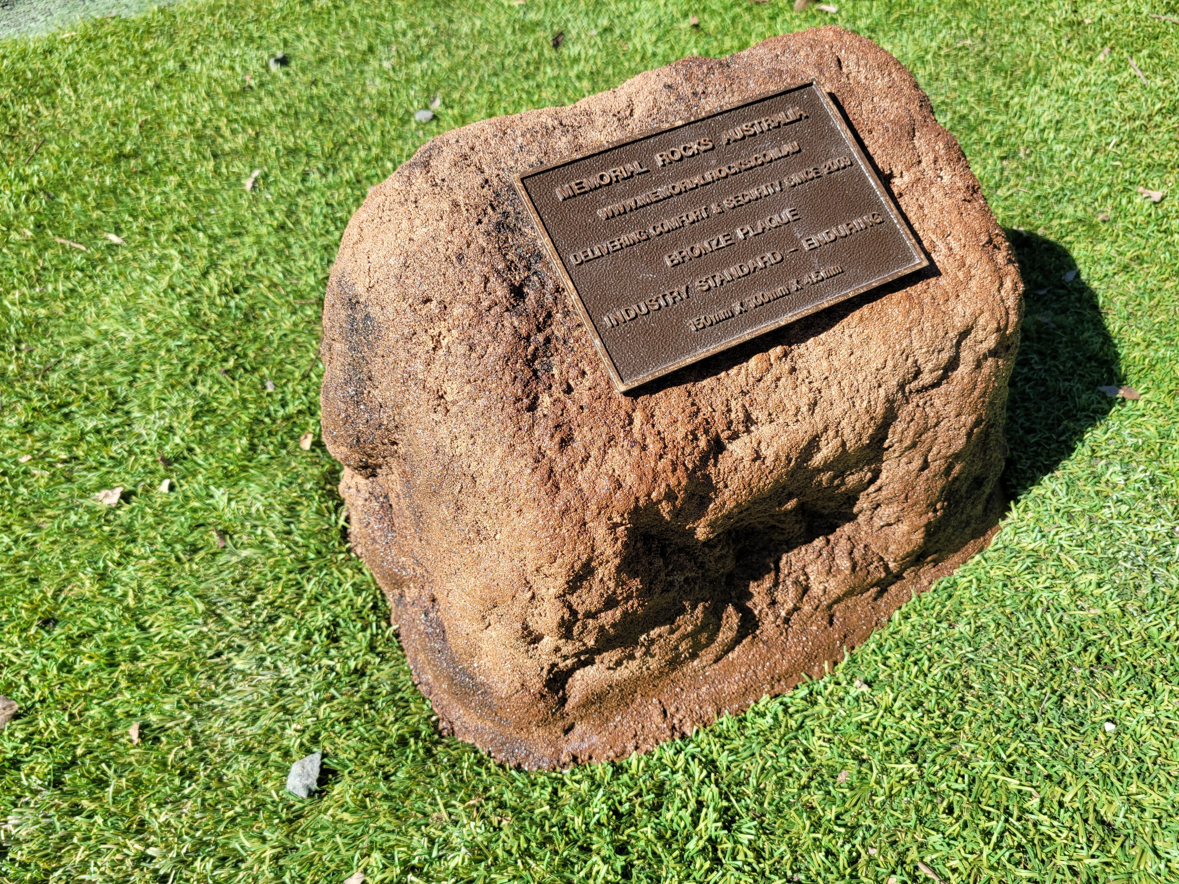 Memorial Rock Urn 1856 Regular Brown