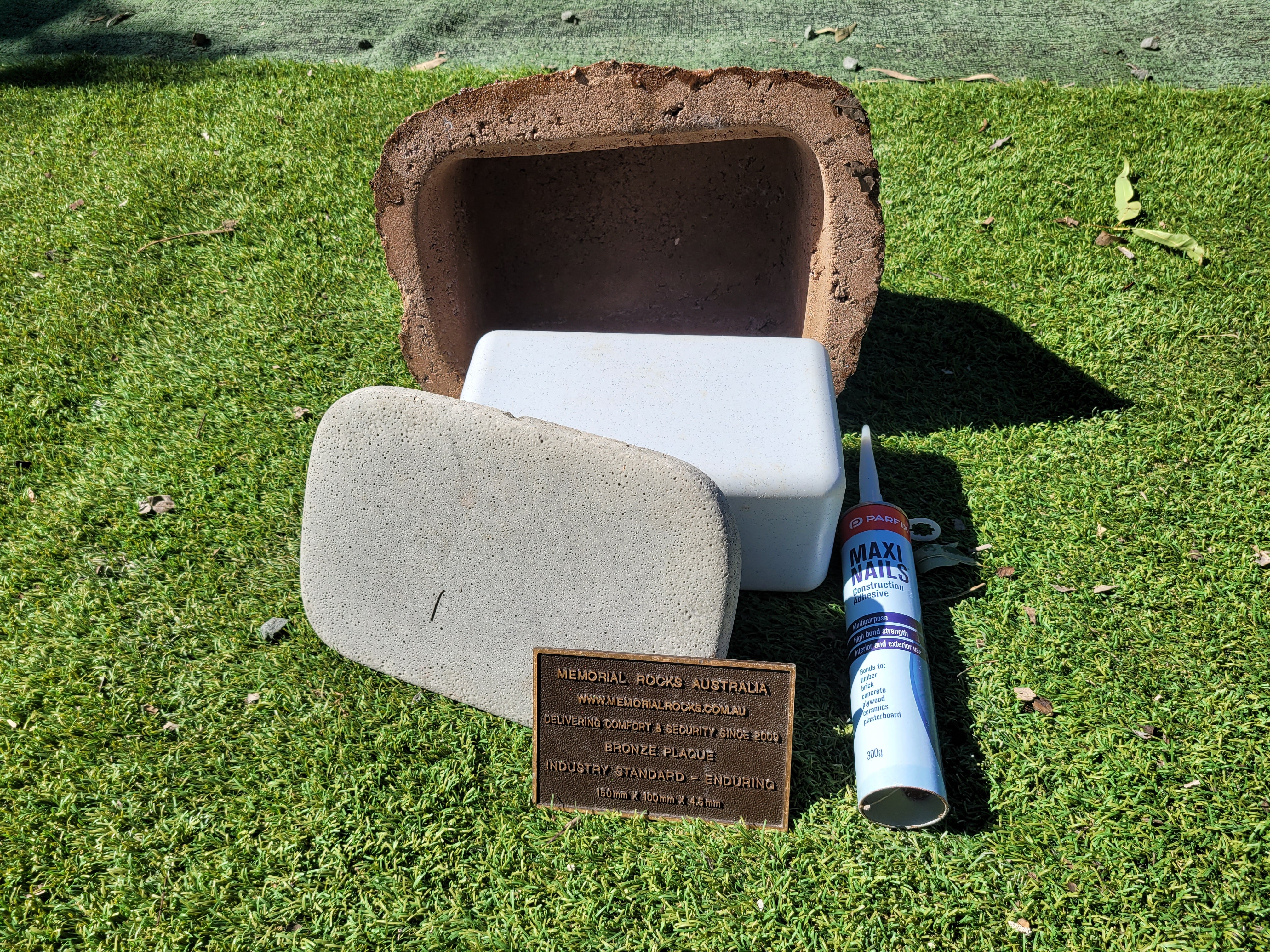 Memorial Rock Urn 1856 Regular Brown