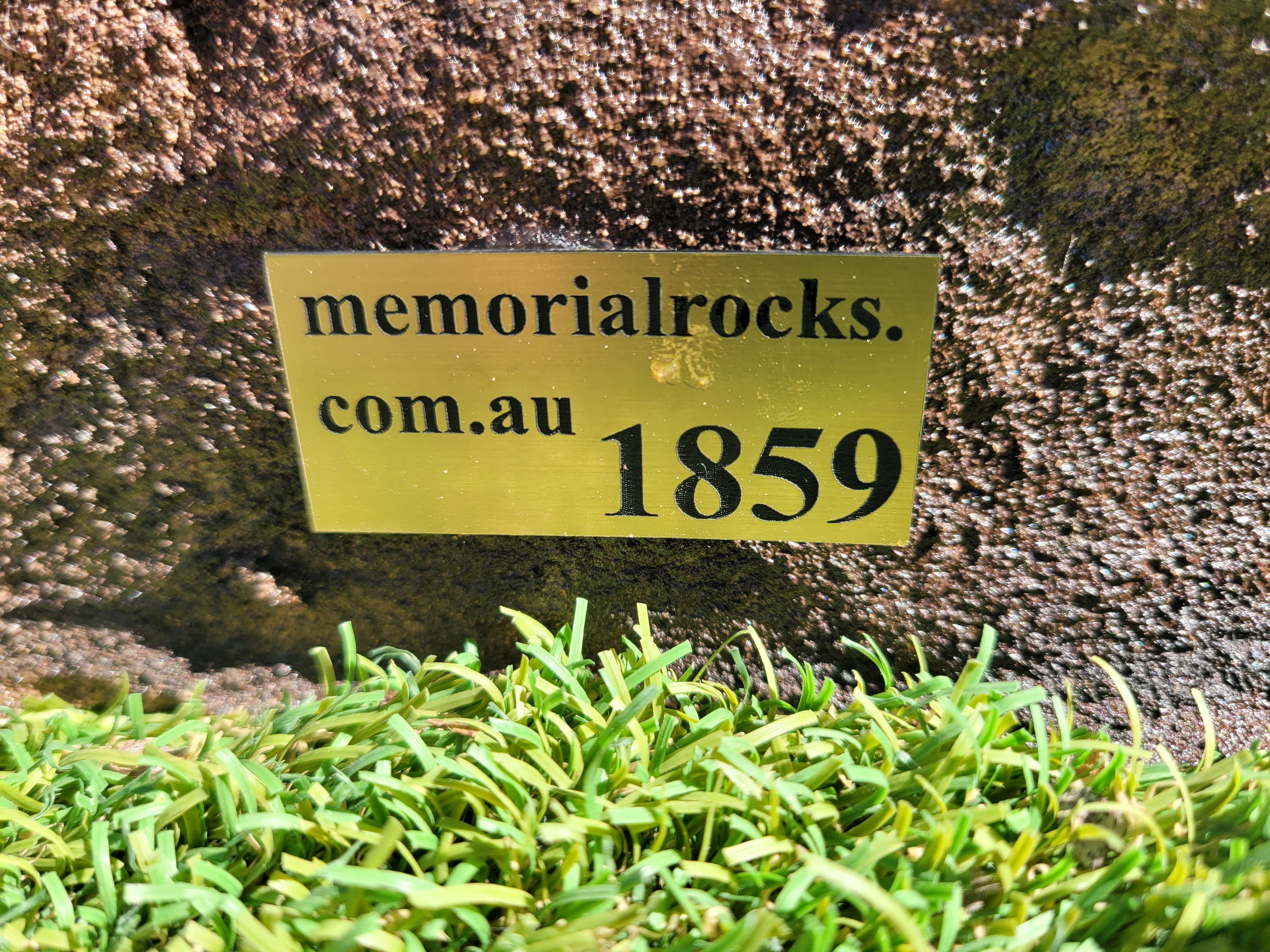 Memorial Rock Urn 1859  Medium Brown