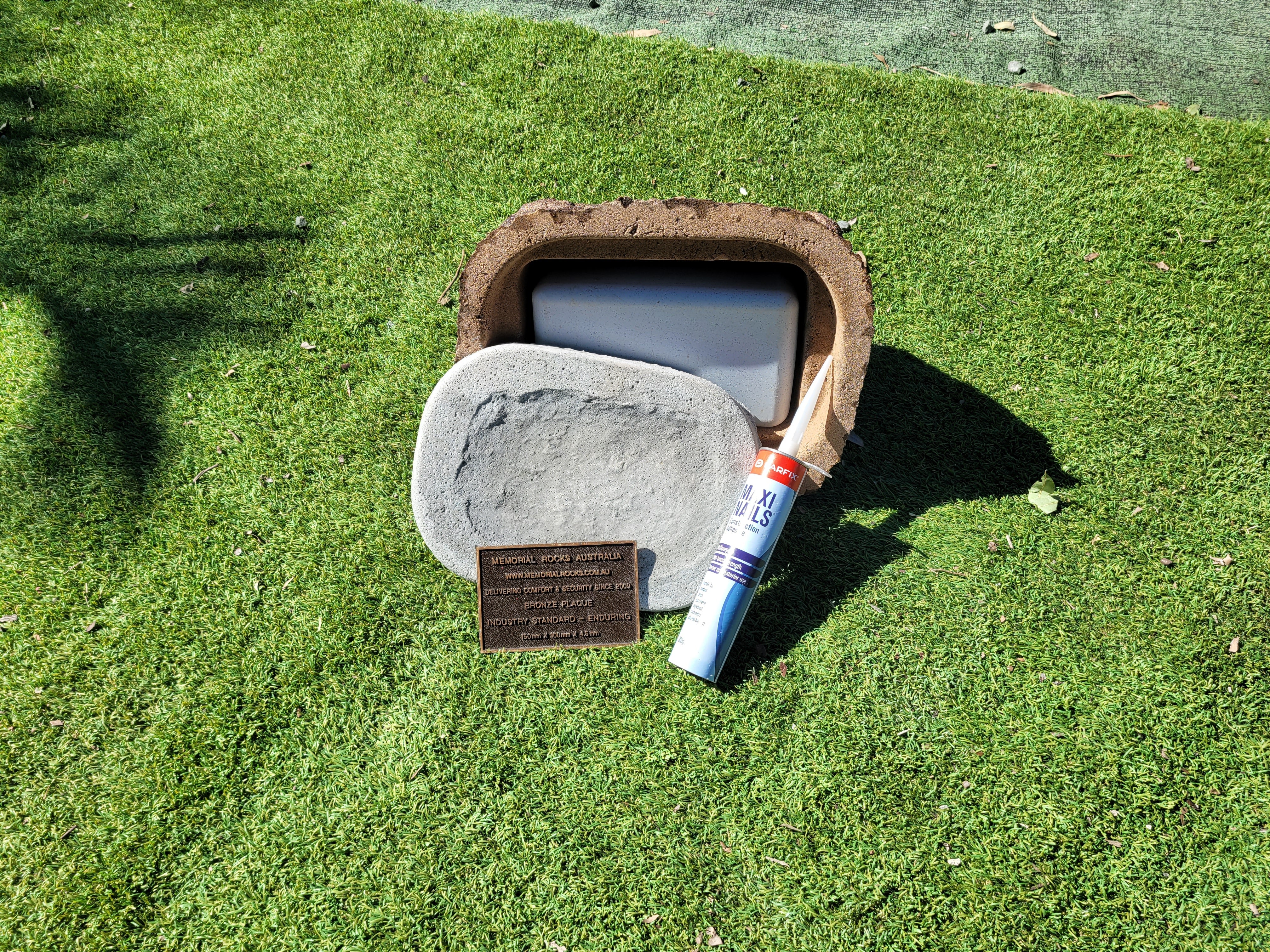 Memorial Rock Urn 1859  Medium Brown