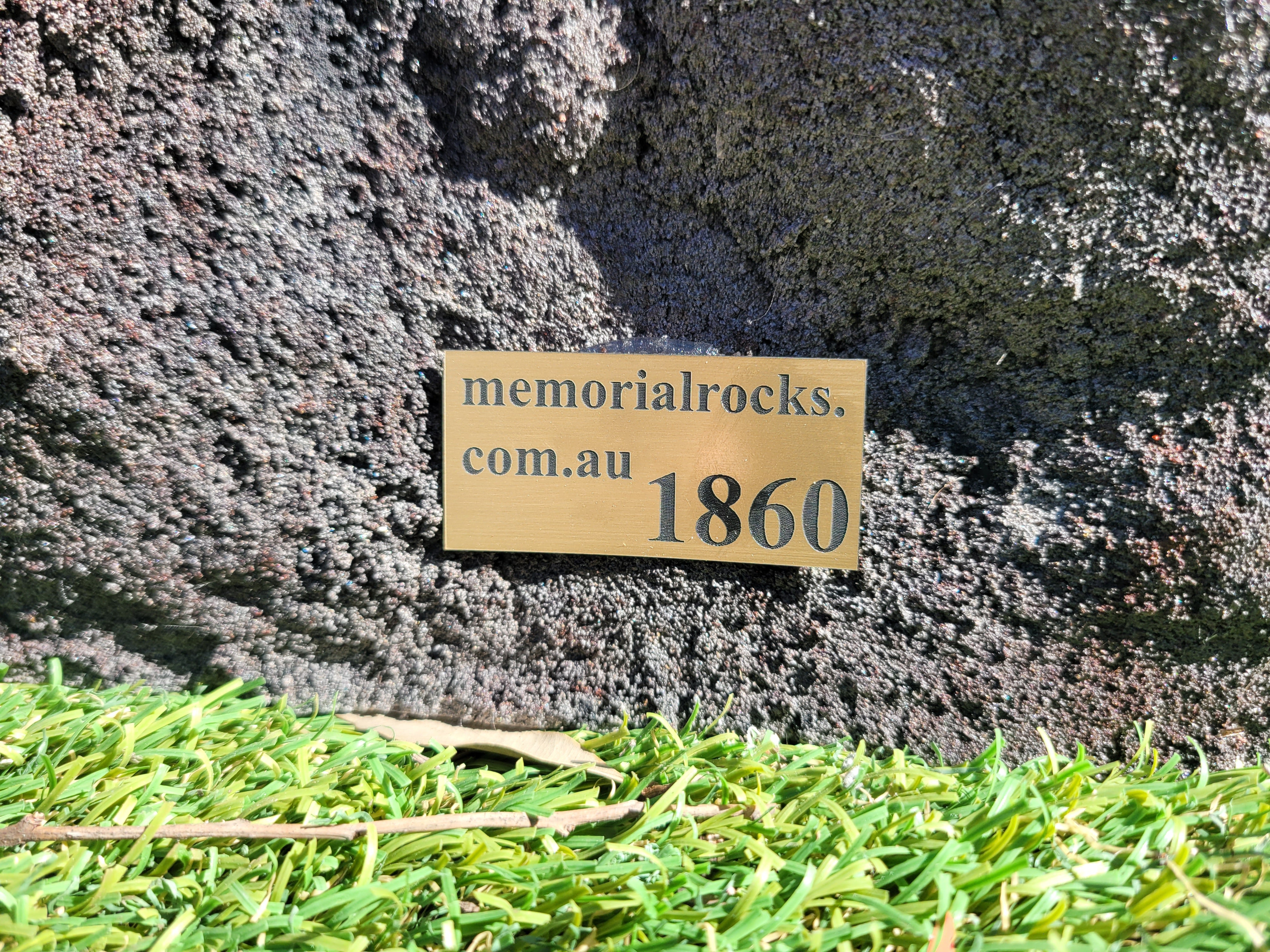 Memorial Rock Urn 1860  Medium Charcoal / Black