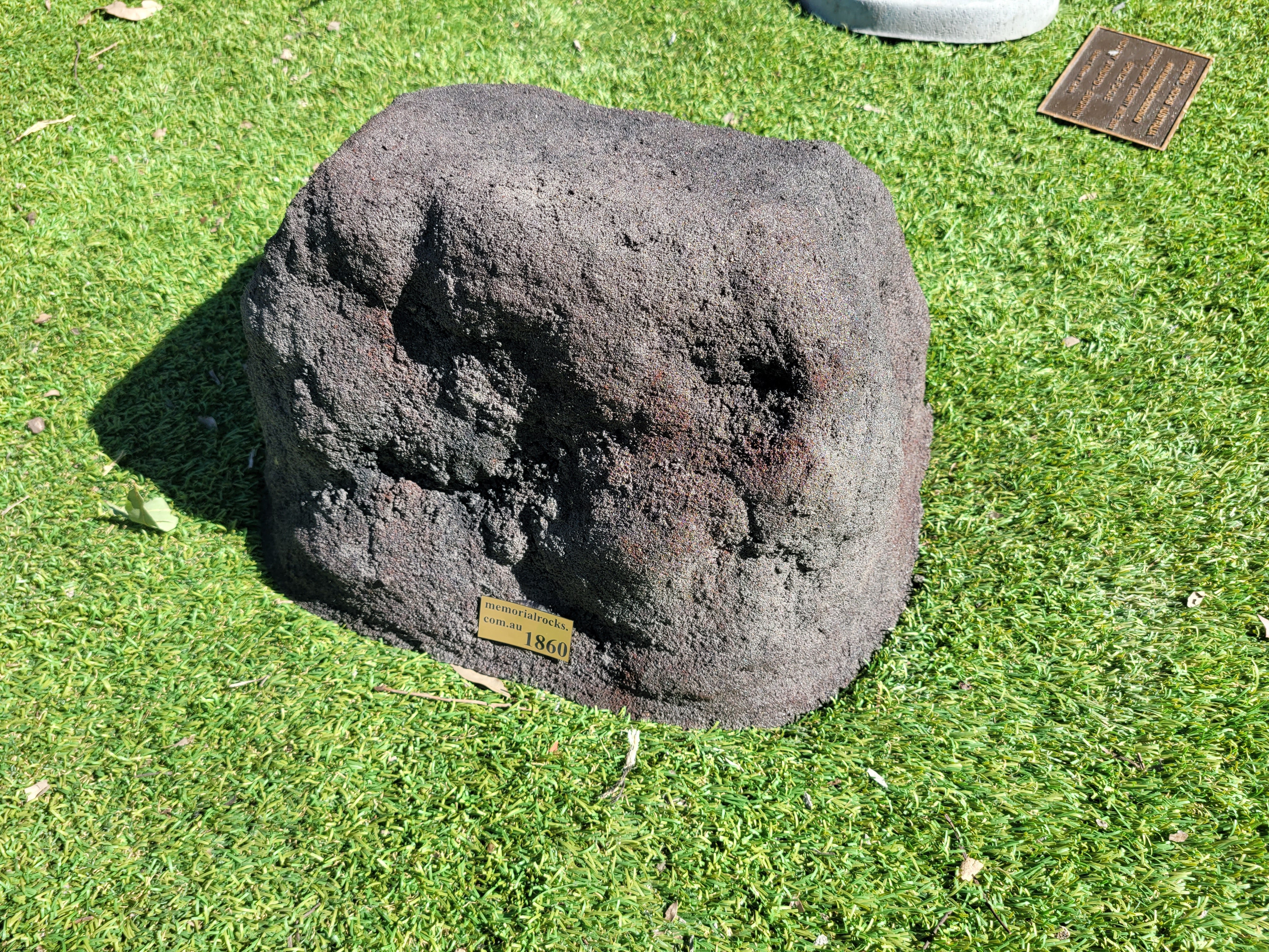 Memorial Rock Urn 1860  Medium Charcoal / Black