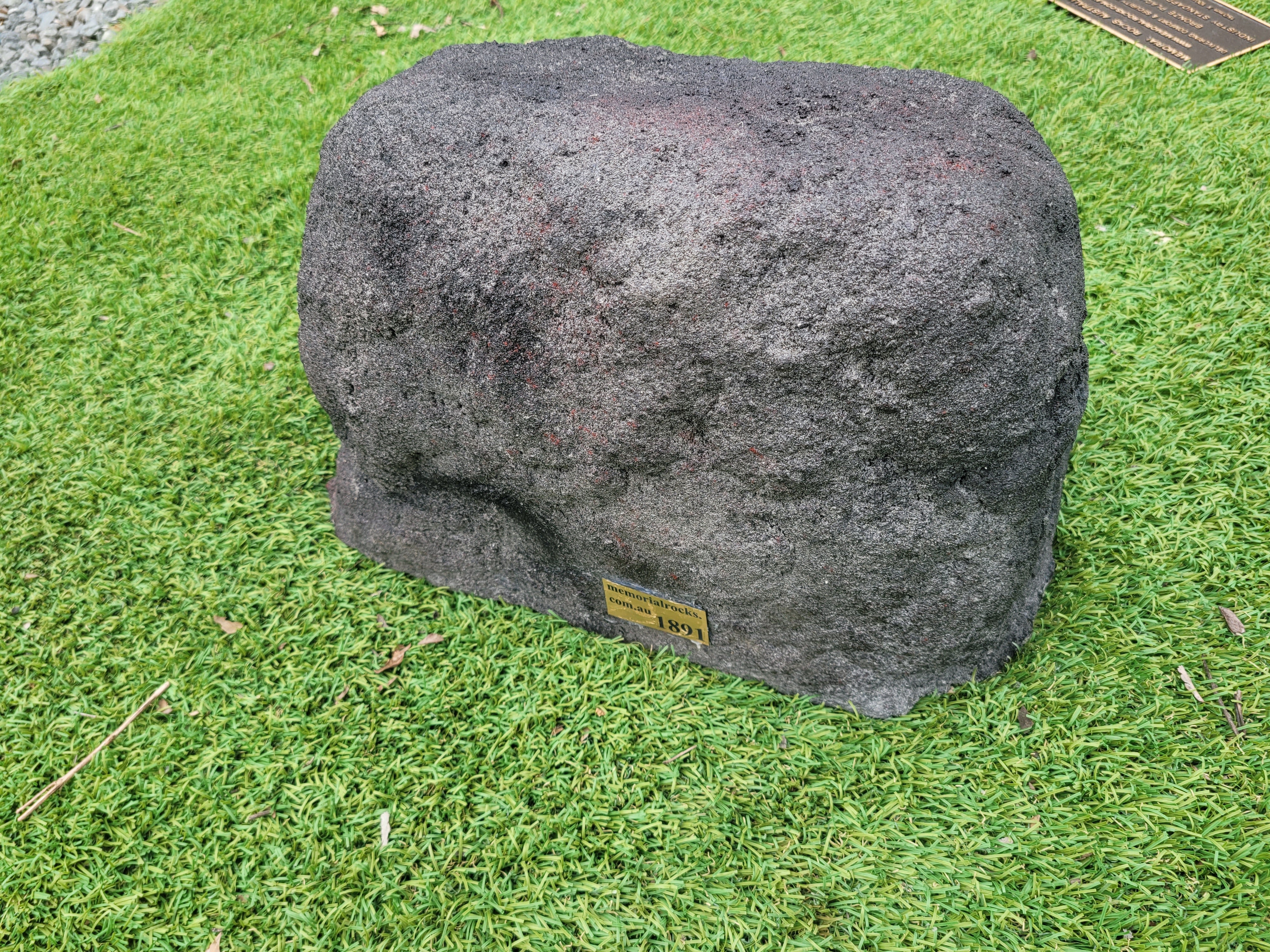 Memorial Rock Urn 1891 Regular Black