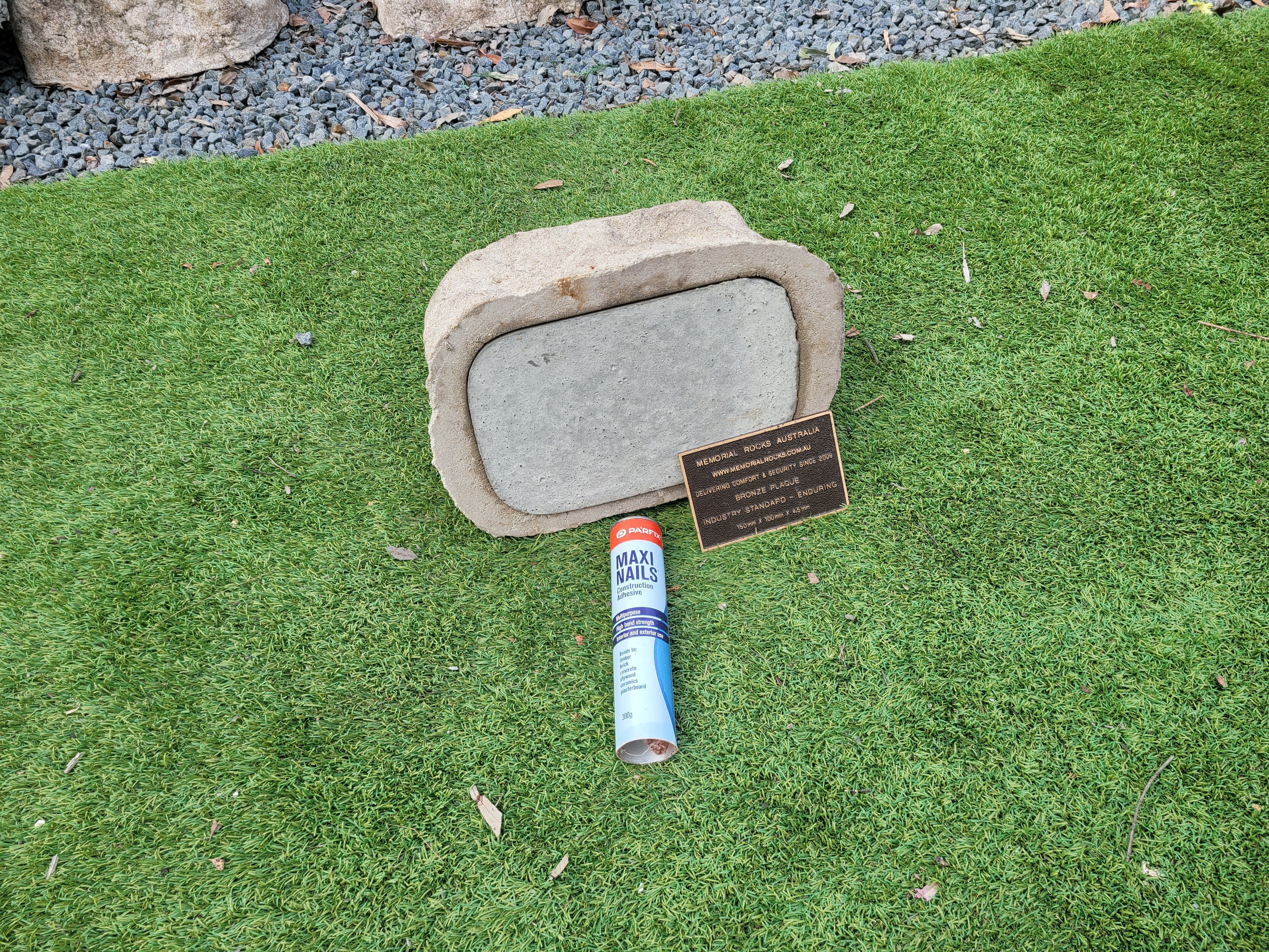 Memorial Rock Urn 1894 Regular Natural Riversand