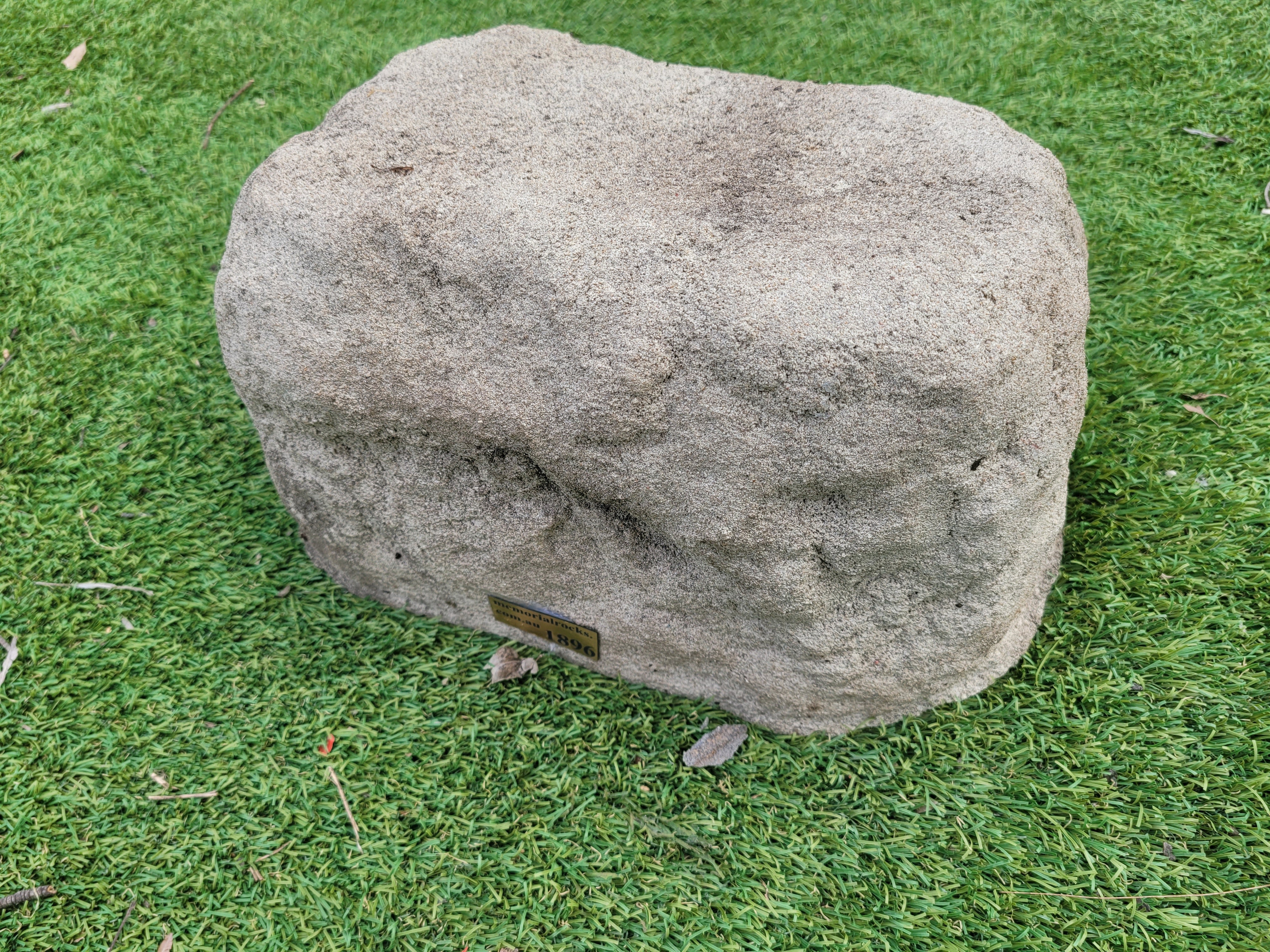 Memorial Rock Urn 1896 Regular Natural Riversand