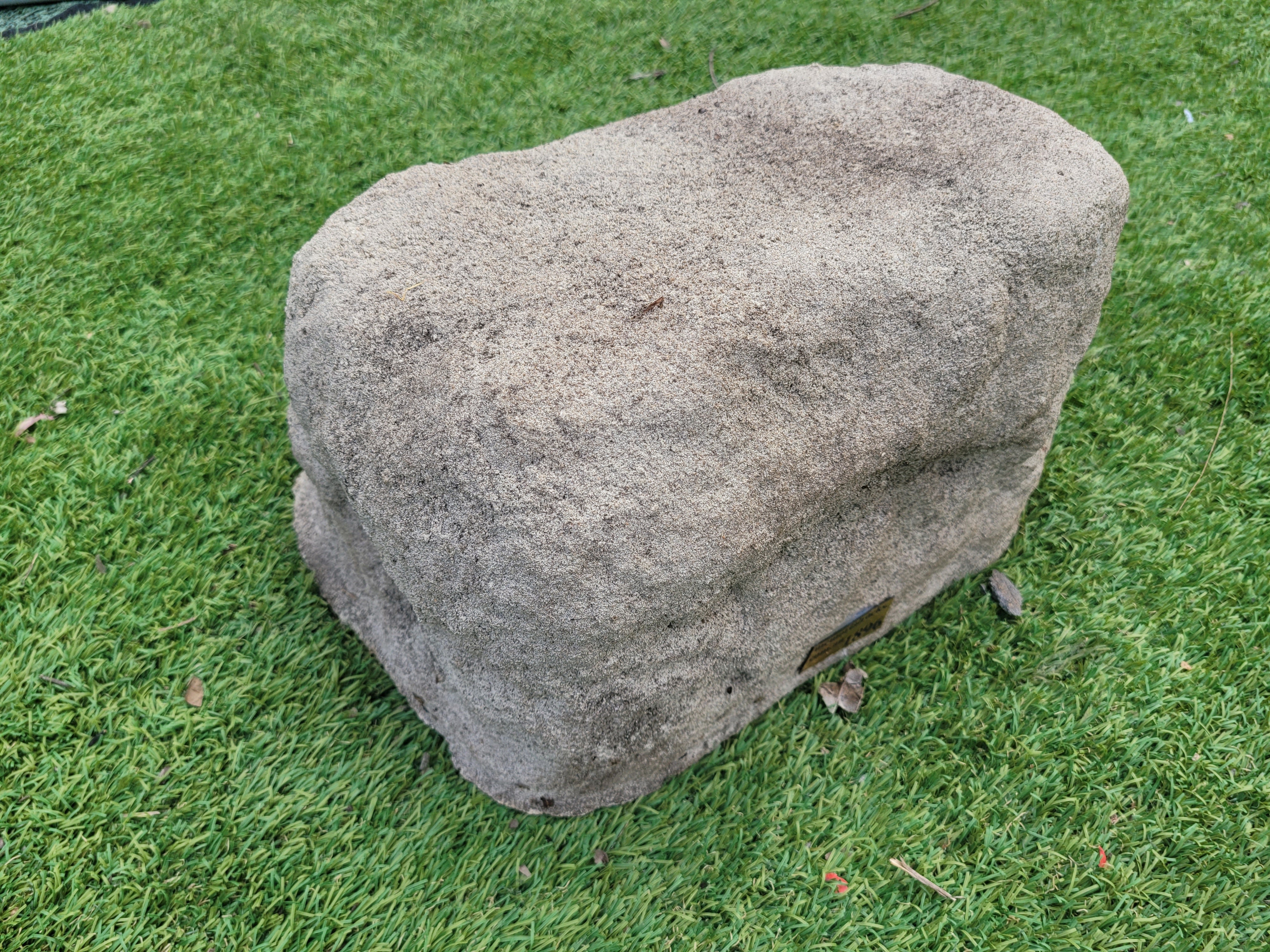 Memorial Rock Urn 1896 Regular Natural Riversand