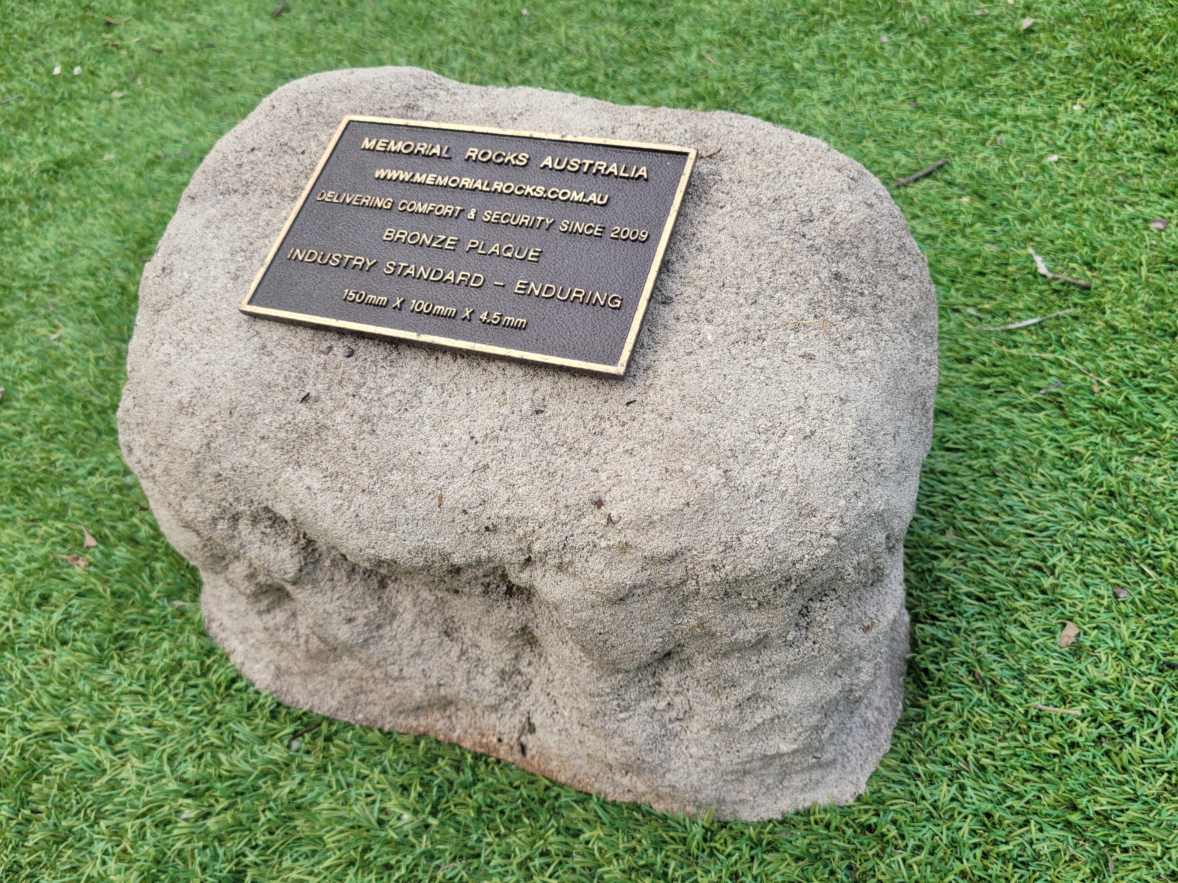 Memorial Rock Urn 1896 Regular Natural Riversand