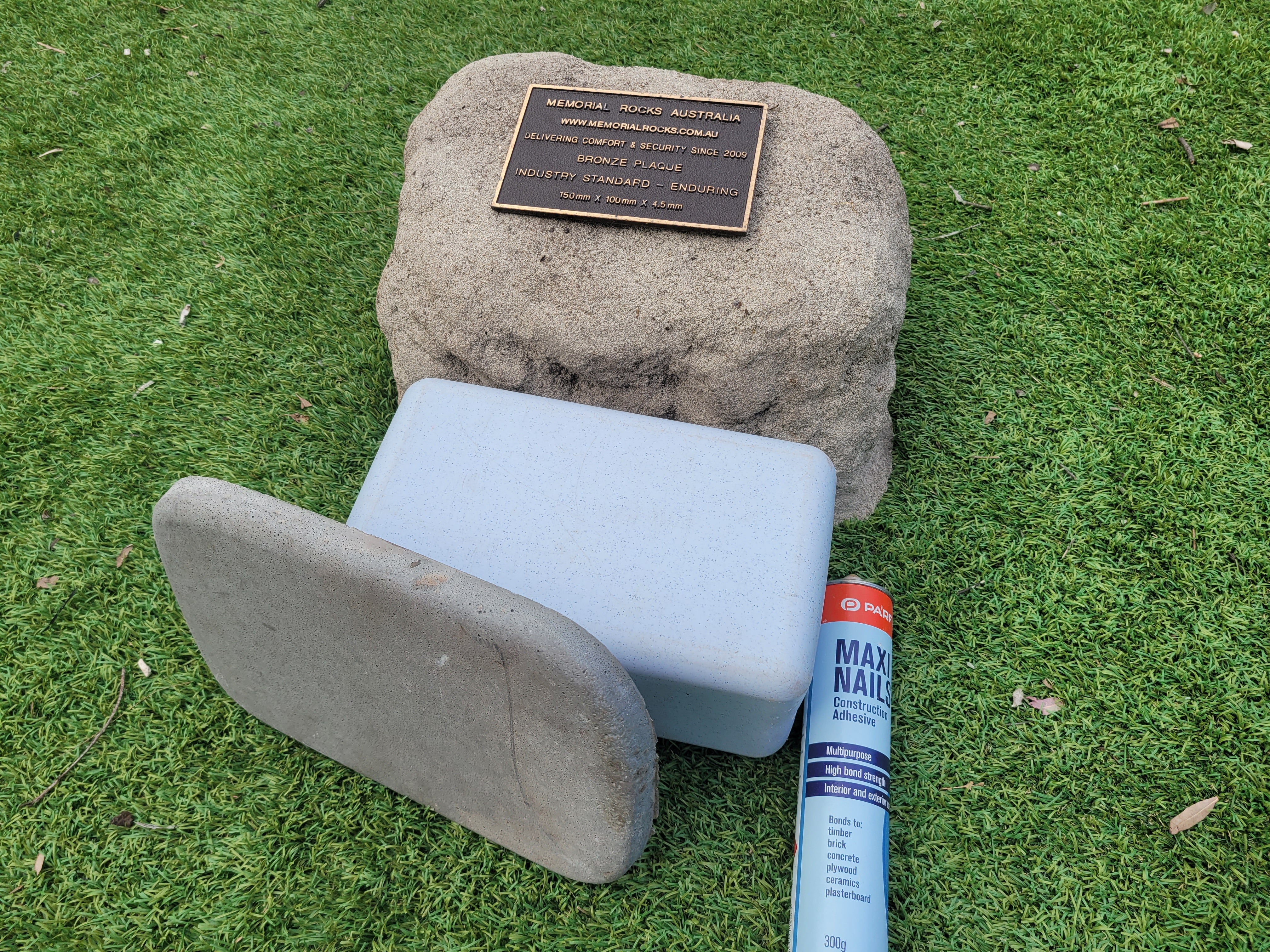 Memorial Rock Urn 1896 Regular Natural Riversand