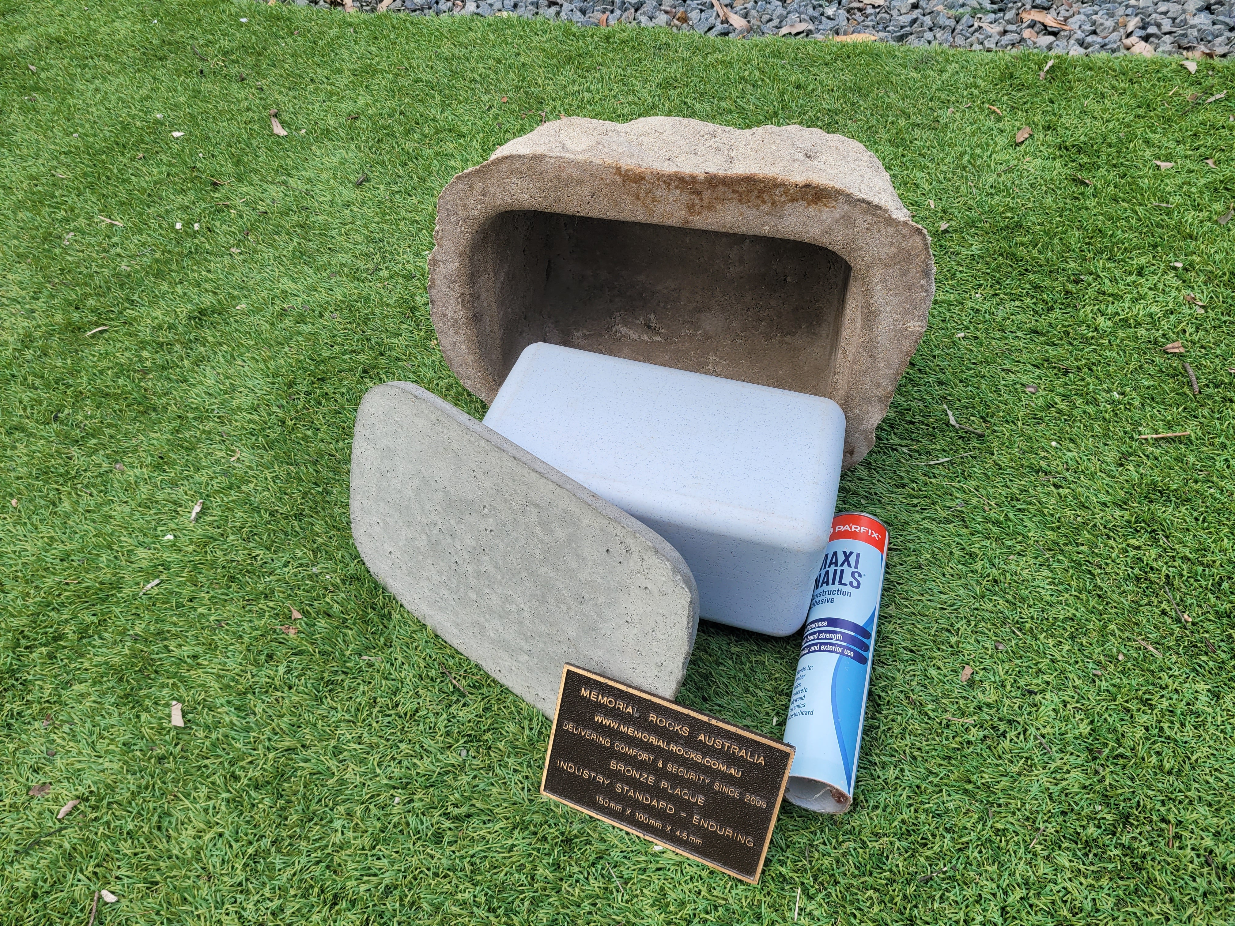 Memorial Rock Urn 1896 Regular Natural Riversand