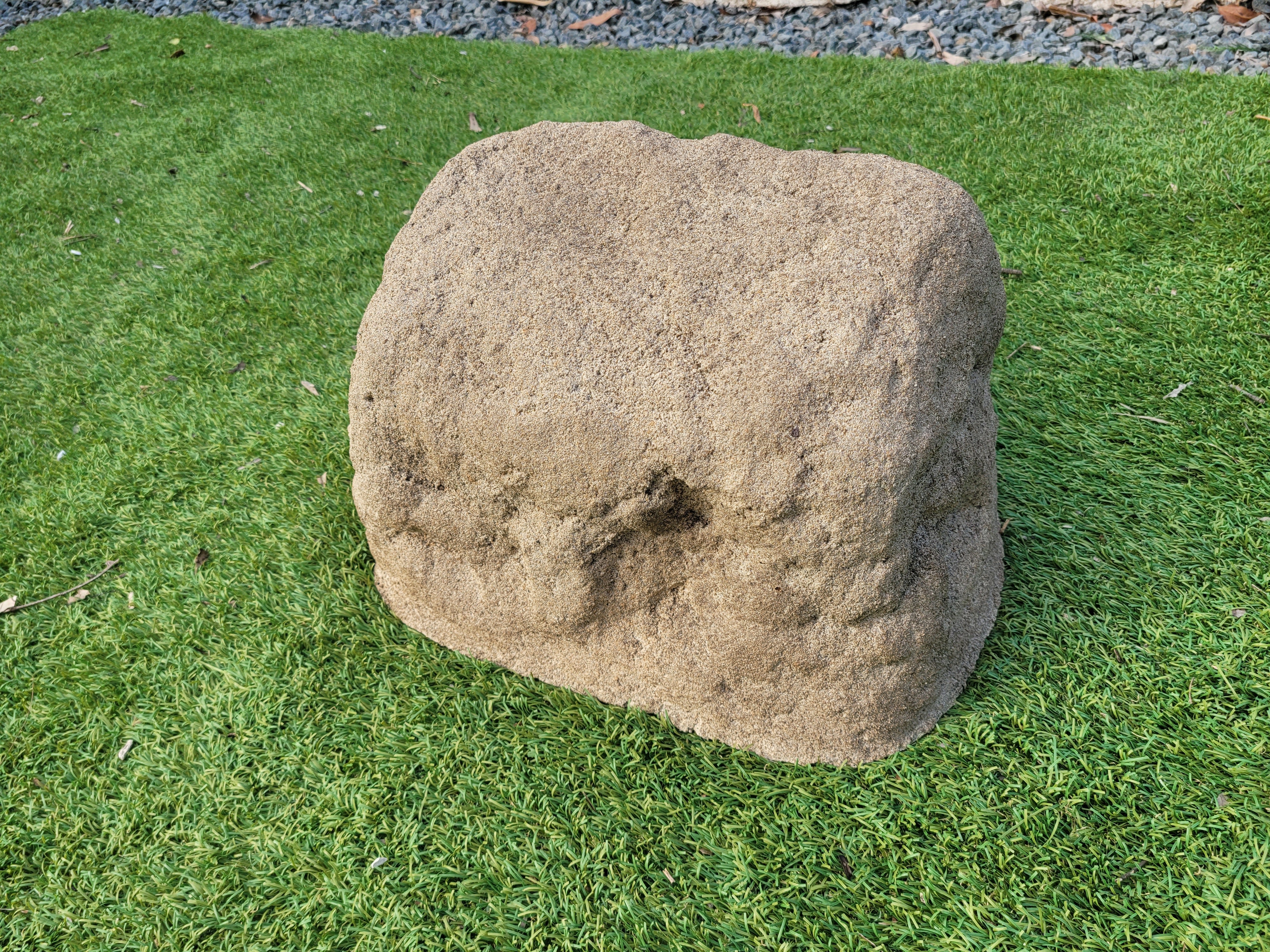 Memorial Rock Urn 1898 Medium Natural Riversand