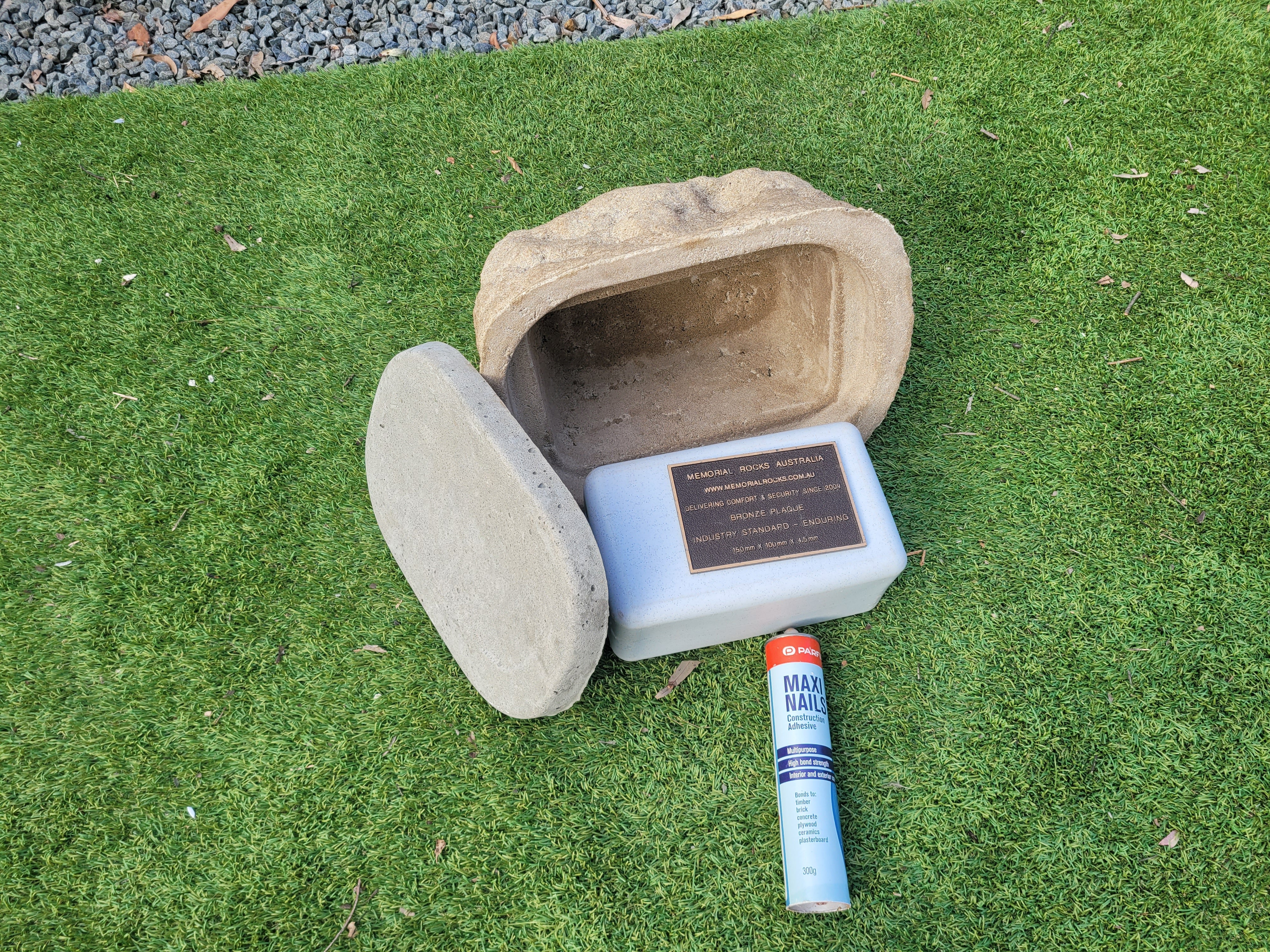 Memorial Rock Urn 1898 Medium Natural Riversand