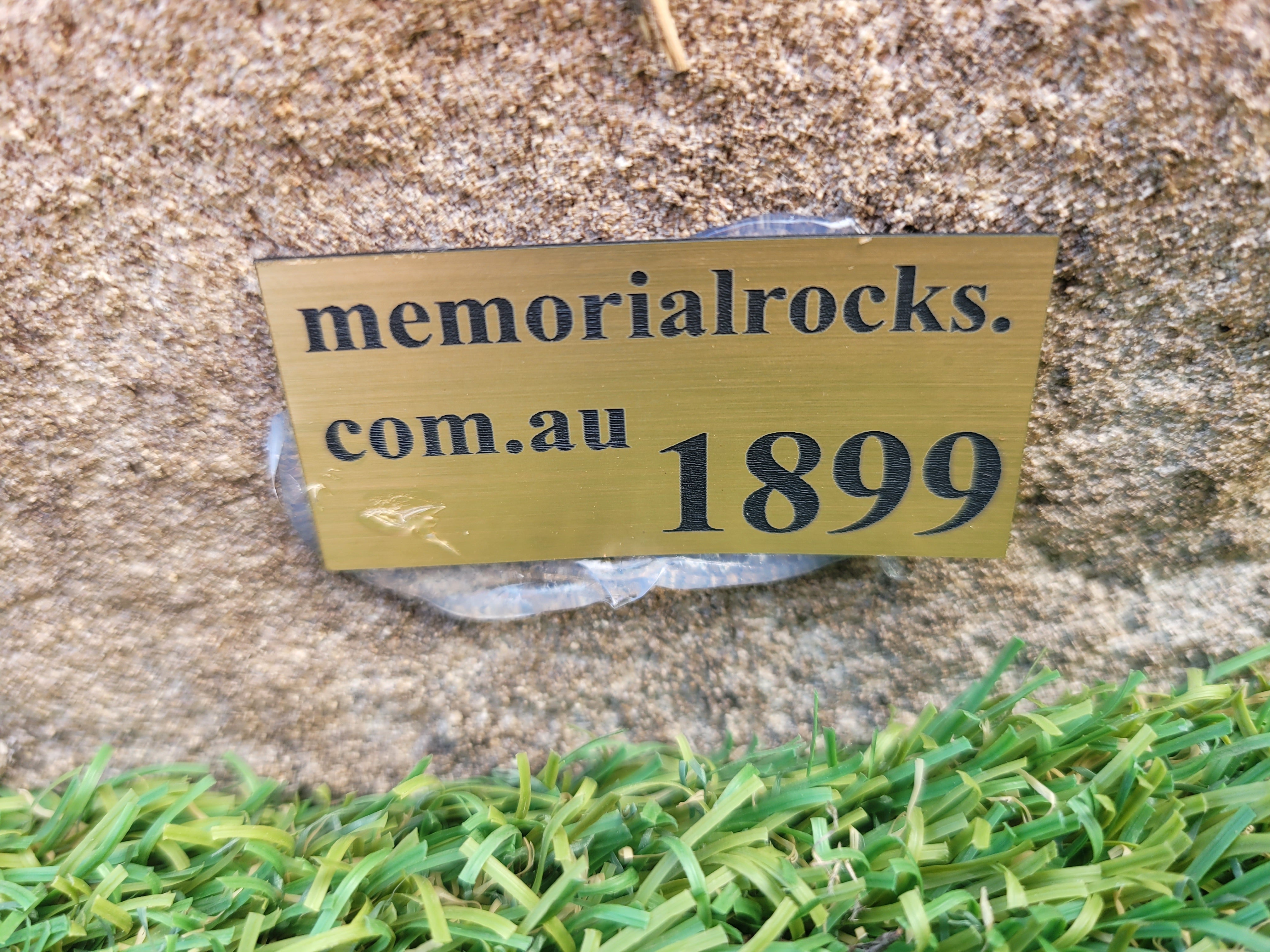 Memorial Rock Urn 1899 Medium Natural Riversand