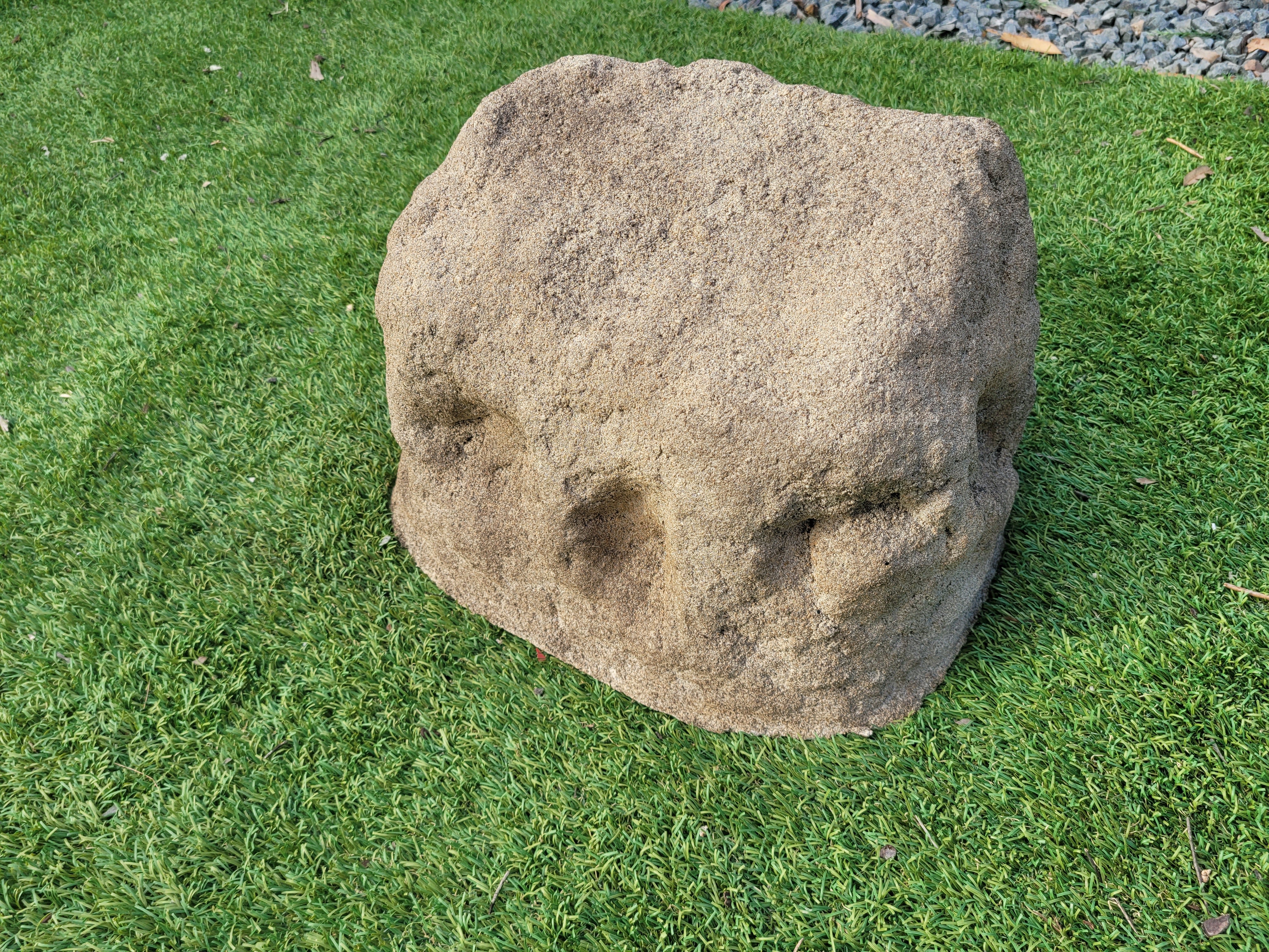 Memorial Rock Urn 1899 Medium Natural Riversand