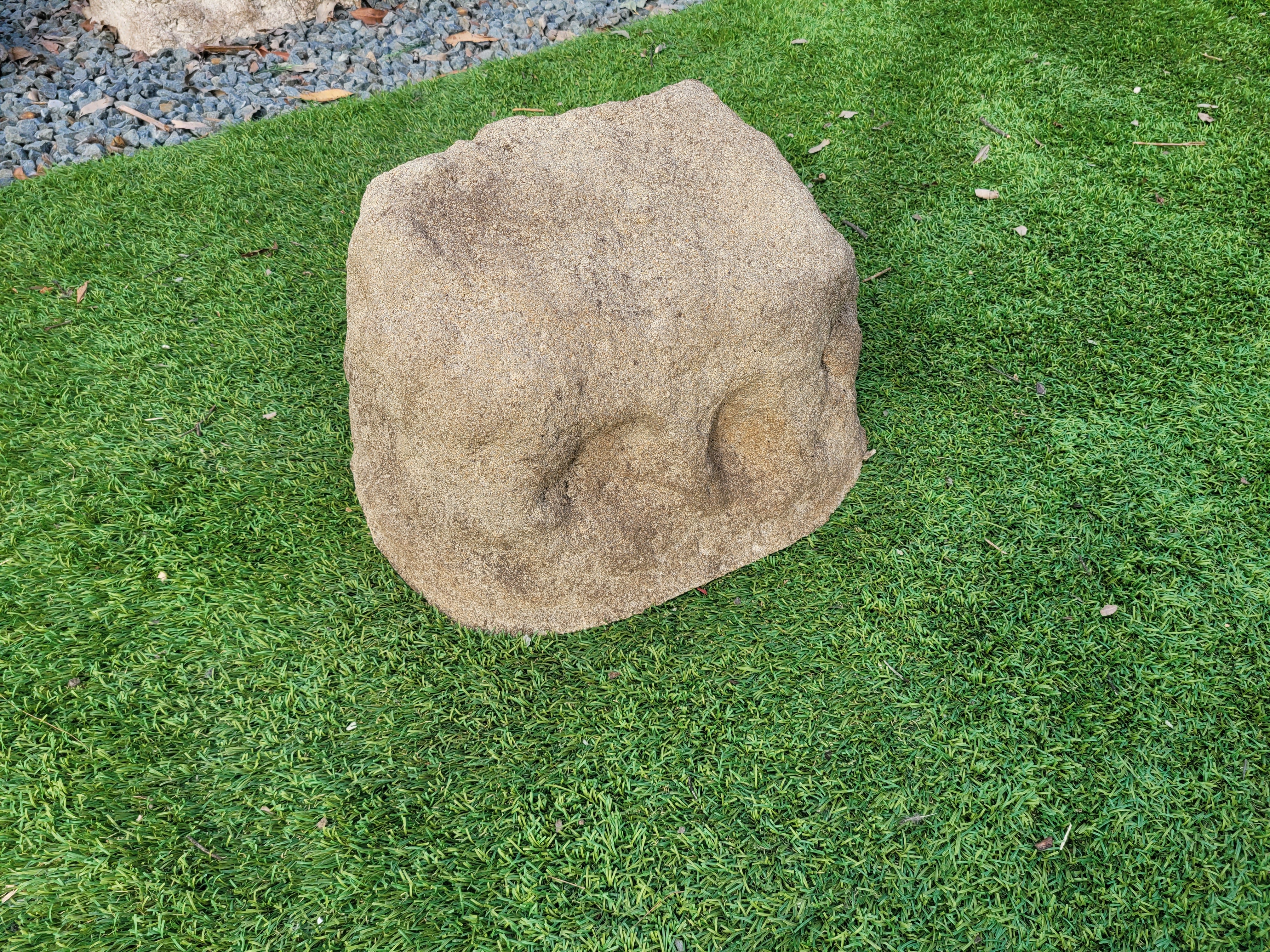 Memorial Rock Urn 1899 Medium Natural Riversand