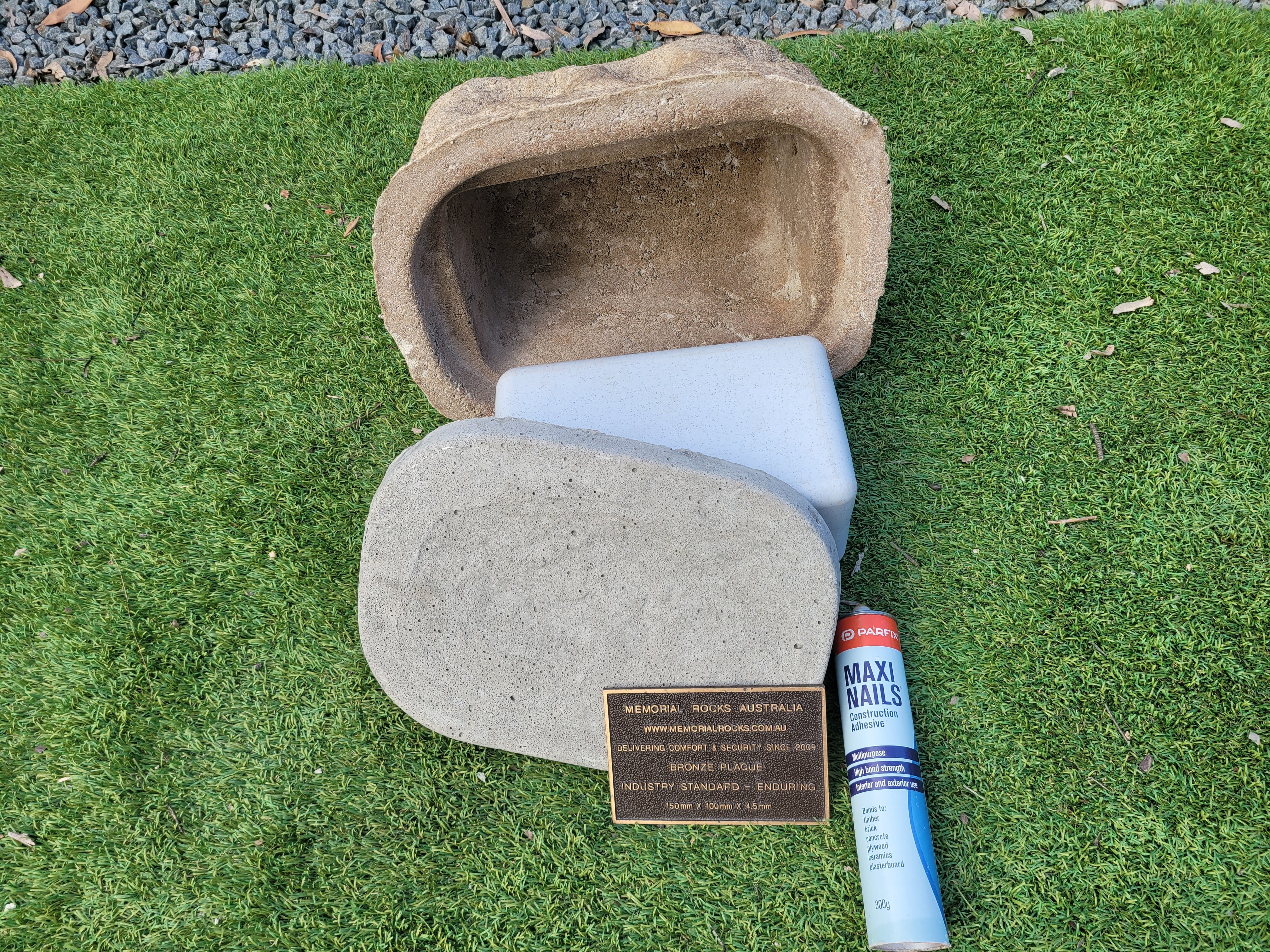 Memorial Rock Urn 1899 Medium Natural Riversand