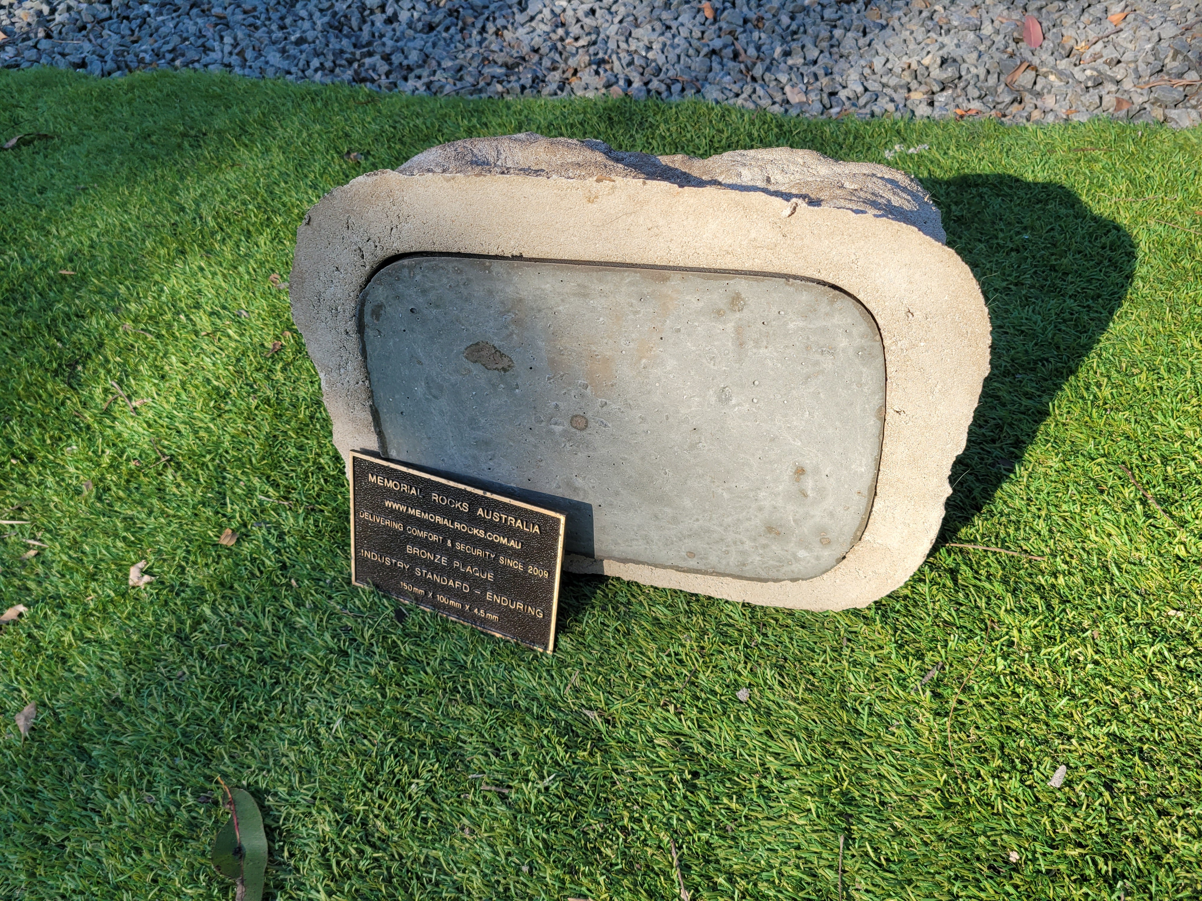 Memorial Rock Urn 1912 Regular Natural Riversand