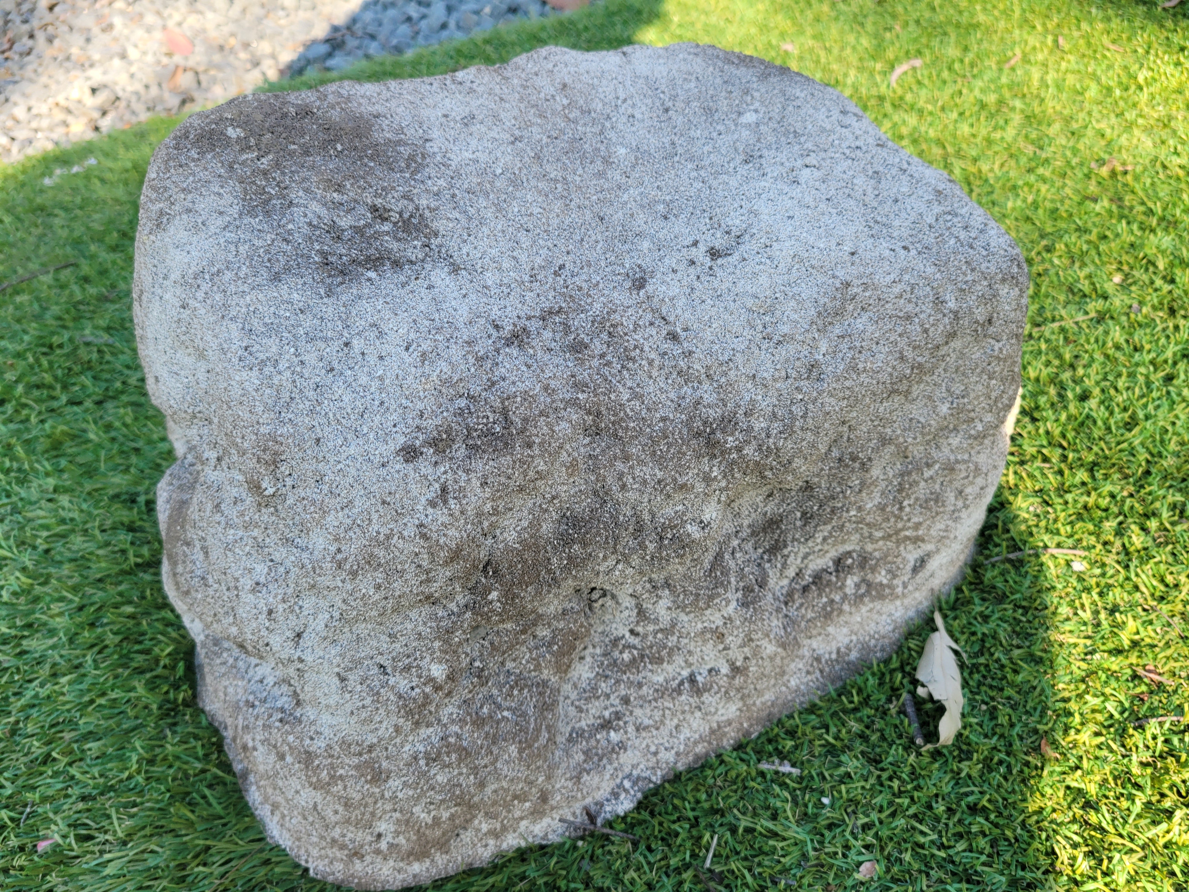 Memorial Rock Urn 1907 Regular Natural Riversand