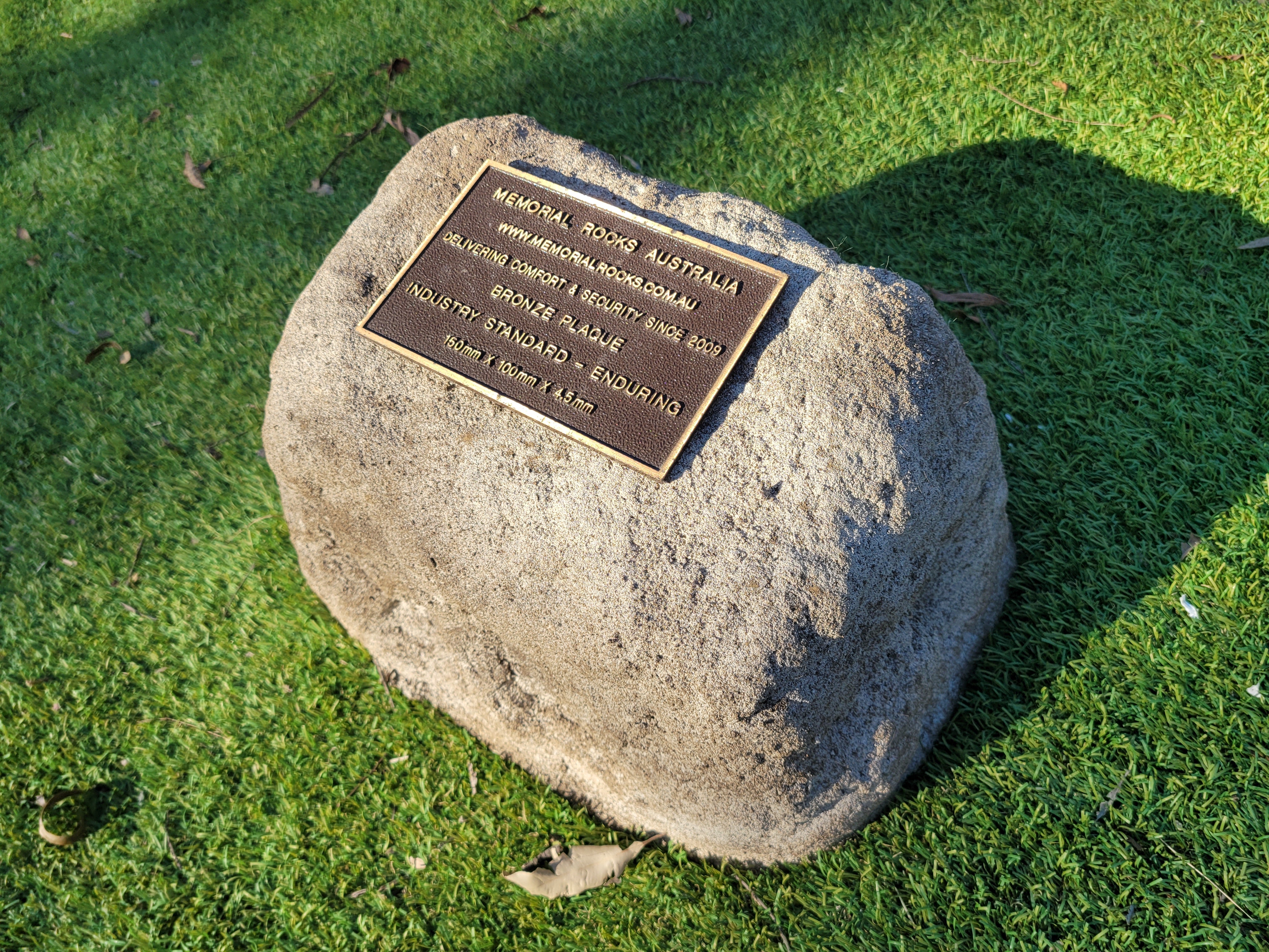 Memorial Rock Urn 1907 Regular Natural Riversand