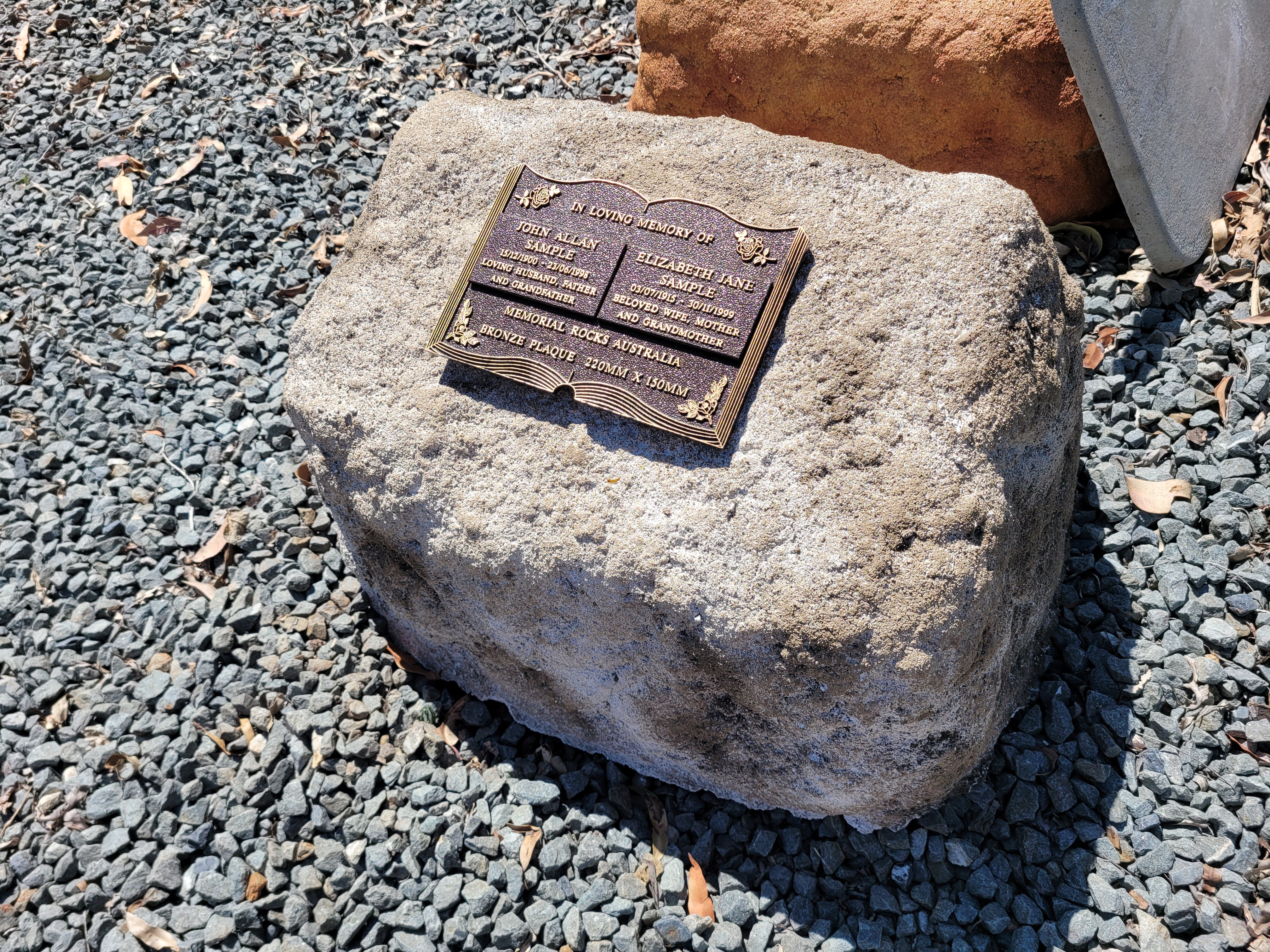 Memorial Rock Urn 1910 Extra-Large  Natural Riversand