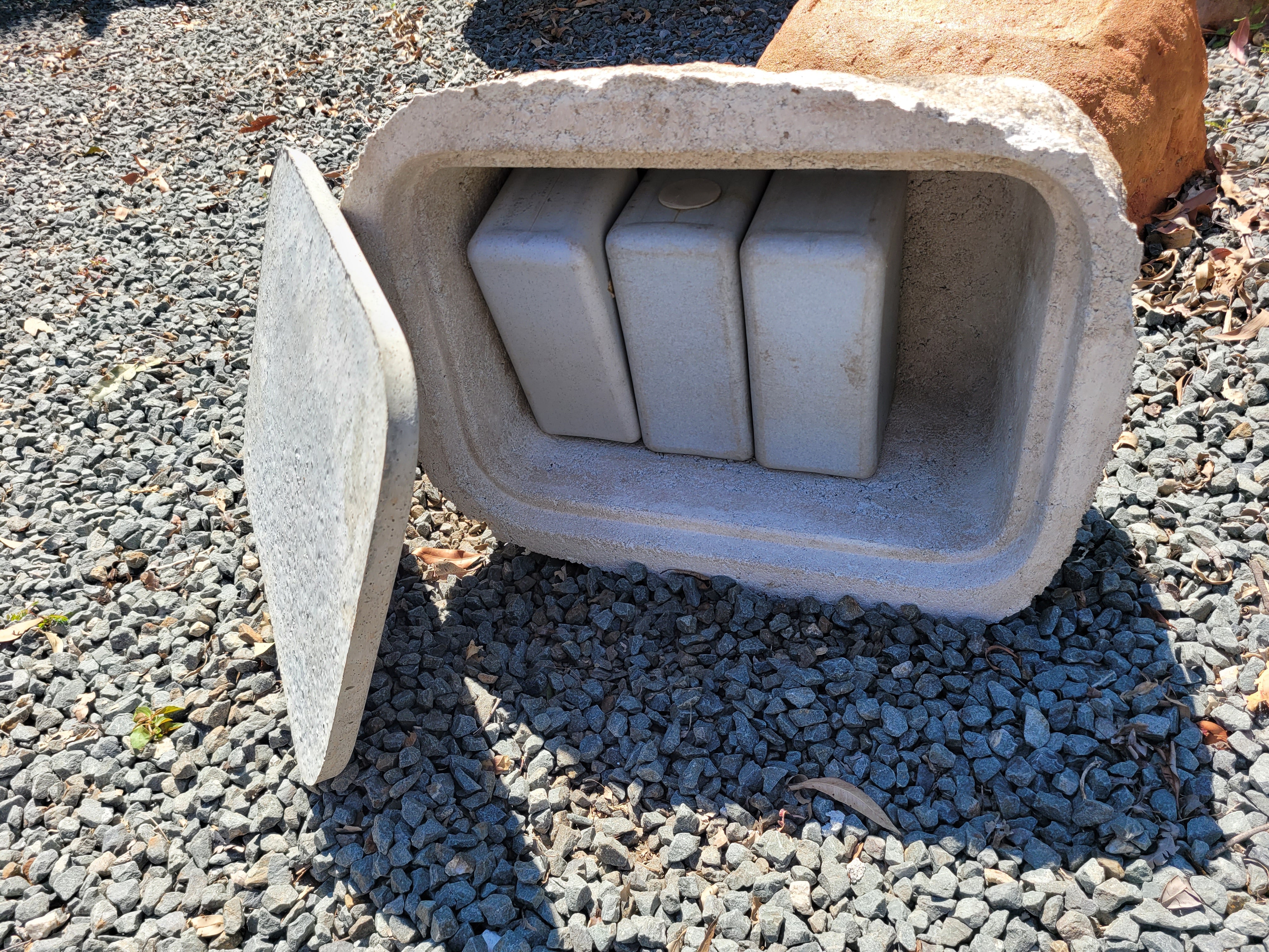 Memorial Rock Urn 1911 Extra-Large  Natural Riversand