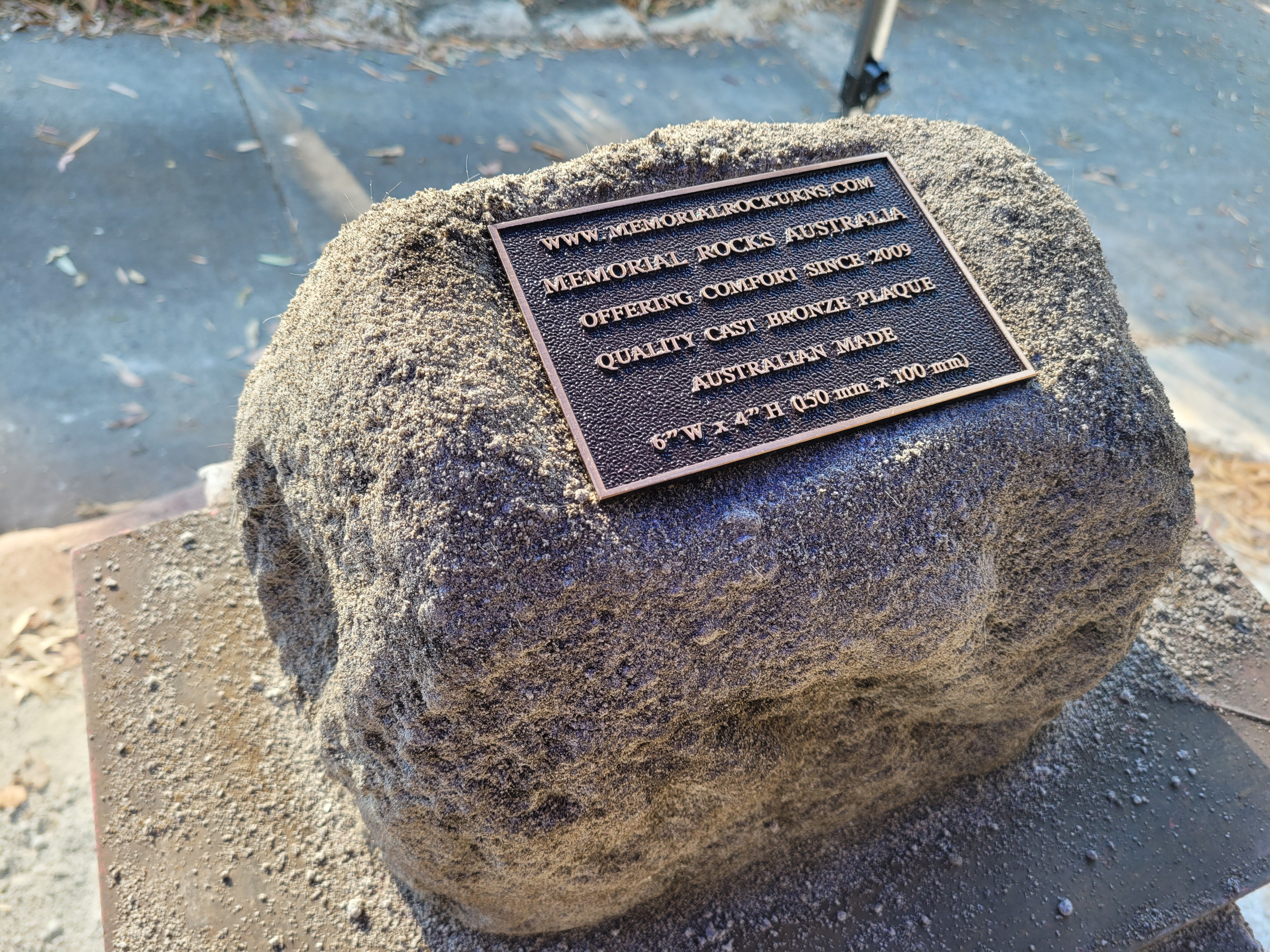 Memorial Rock Urn 1912 Regular Natural Riversand