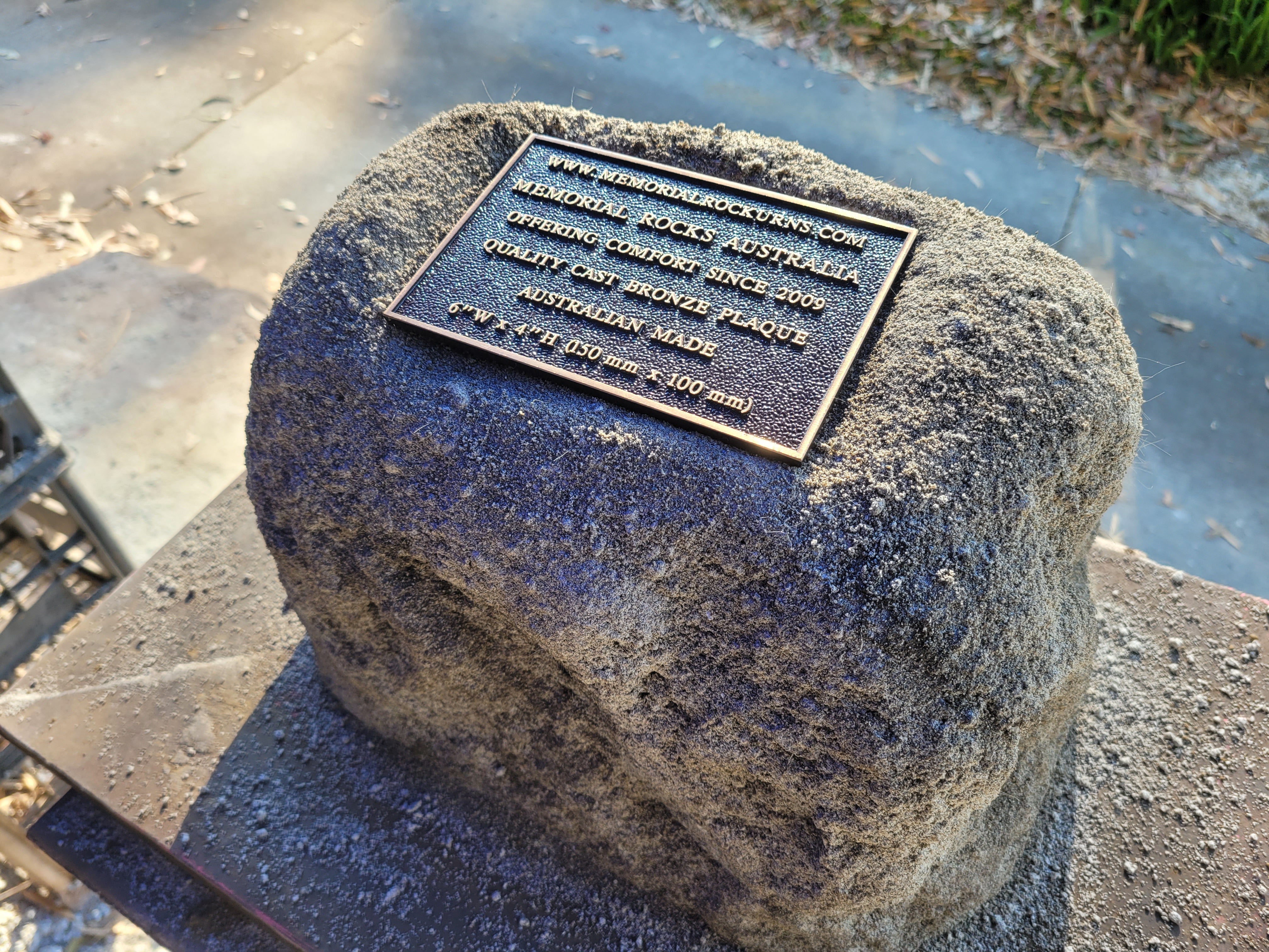 Memorial Rock Urn 1912 Regular Natural Riversand