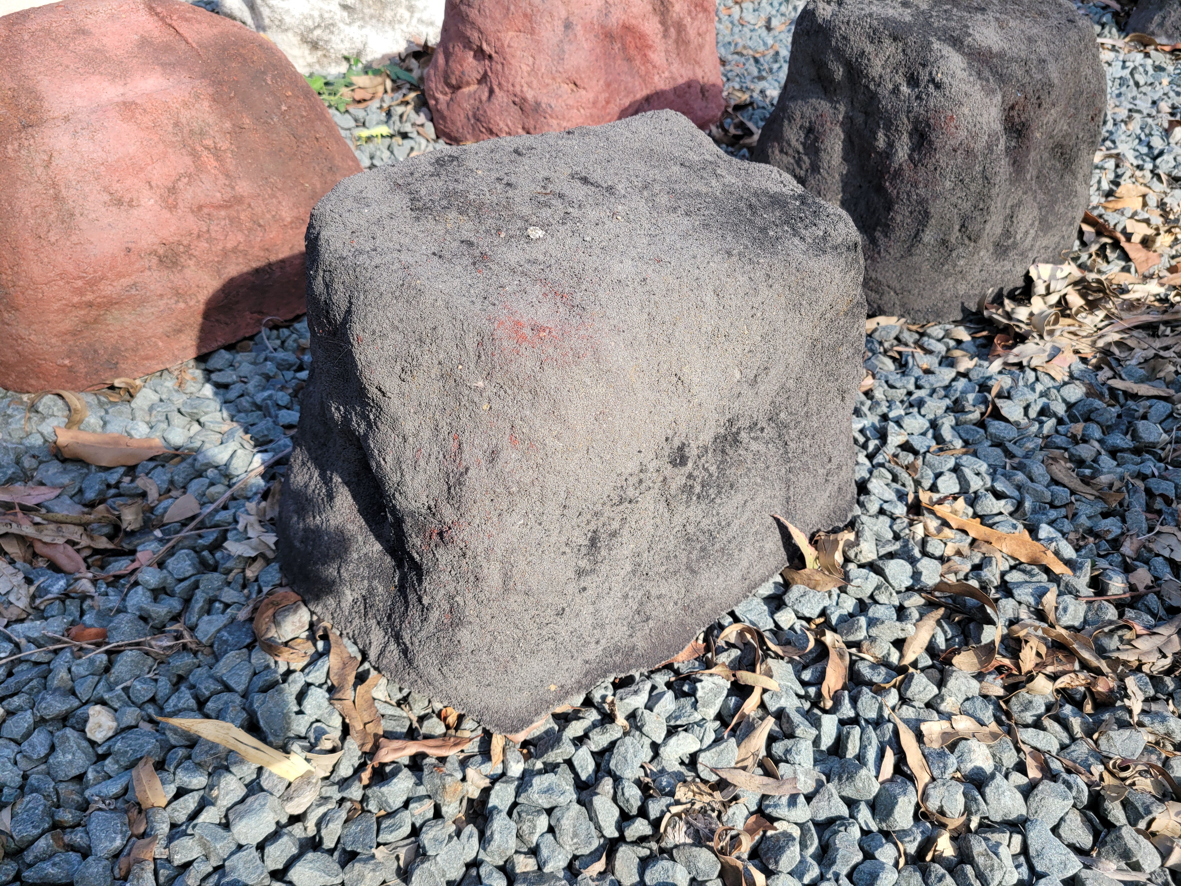 Memorial Rock Urn 1916 Medium Black / Charcoal
