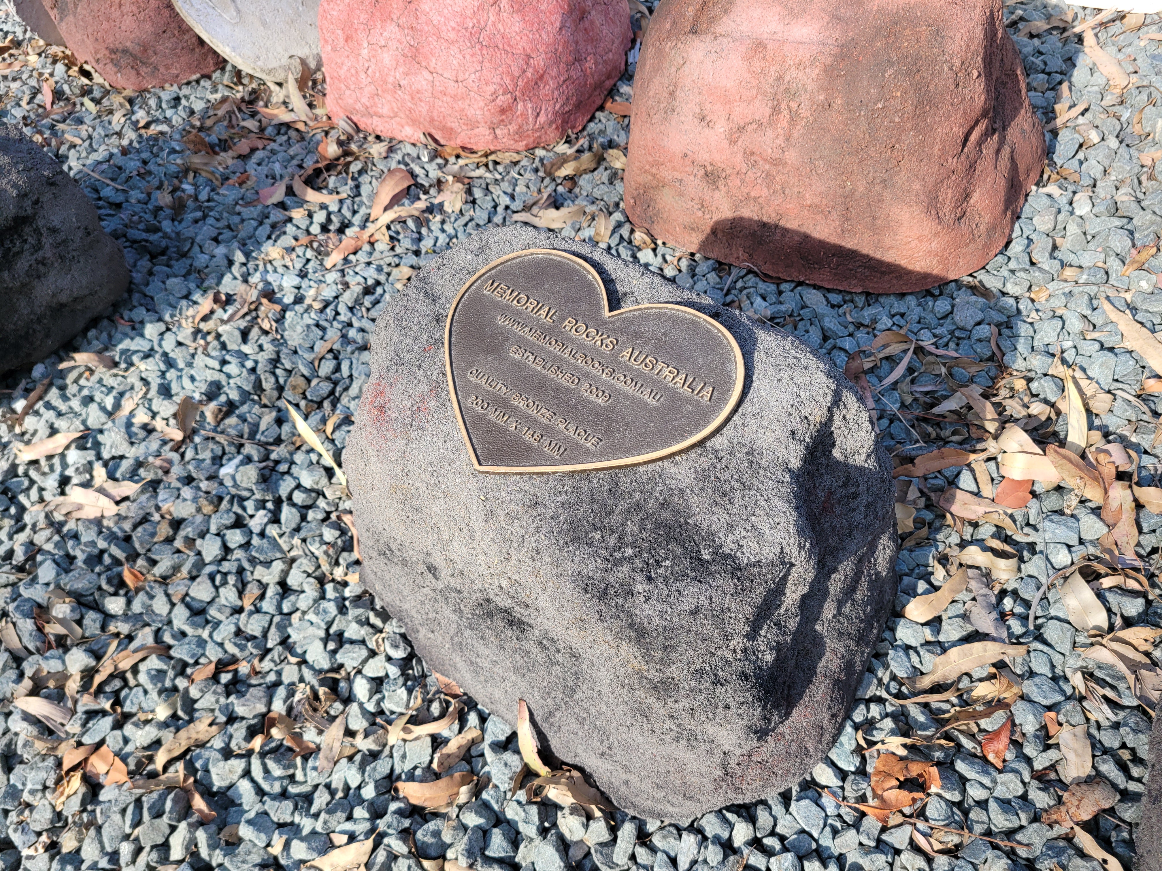 Memorial Rock Urn 1916 Medium Black / Charcoal