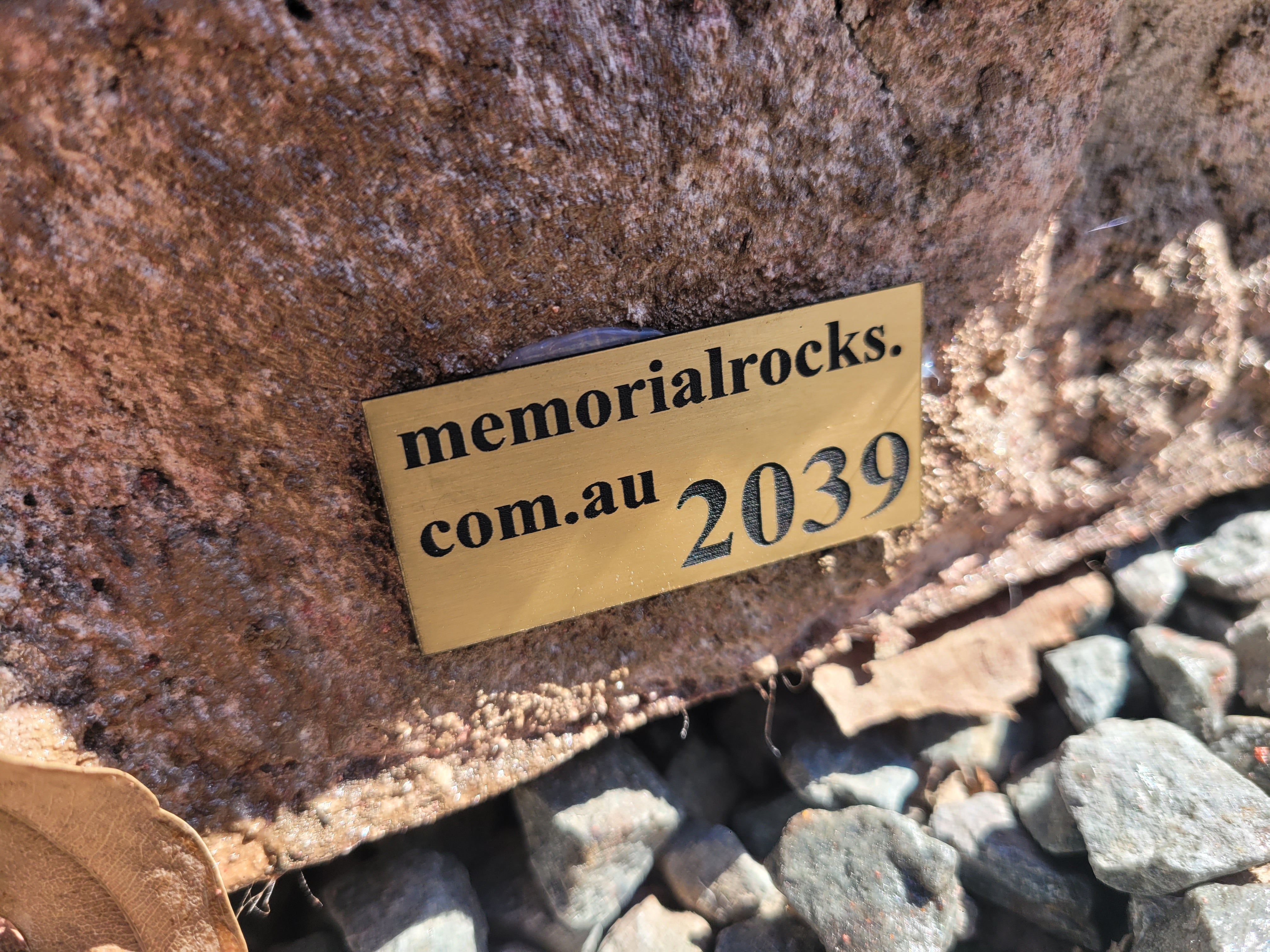 Memorial Rock Urn 2039 Regular Natural Riversand