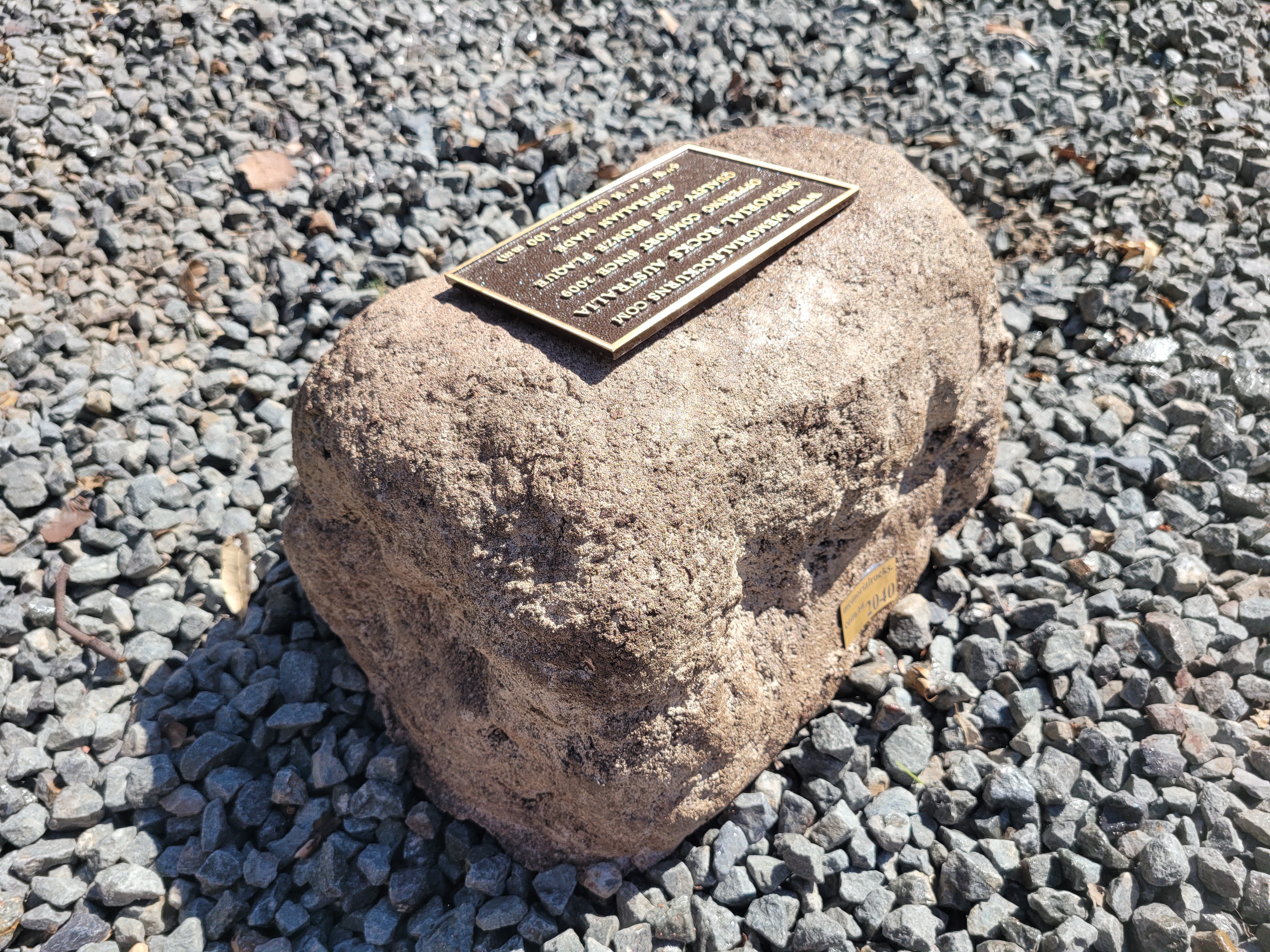 Memorial Rock Urn 2040 Regular Natural Riversand