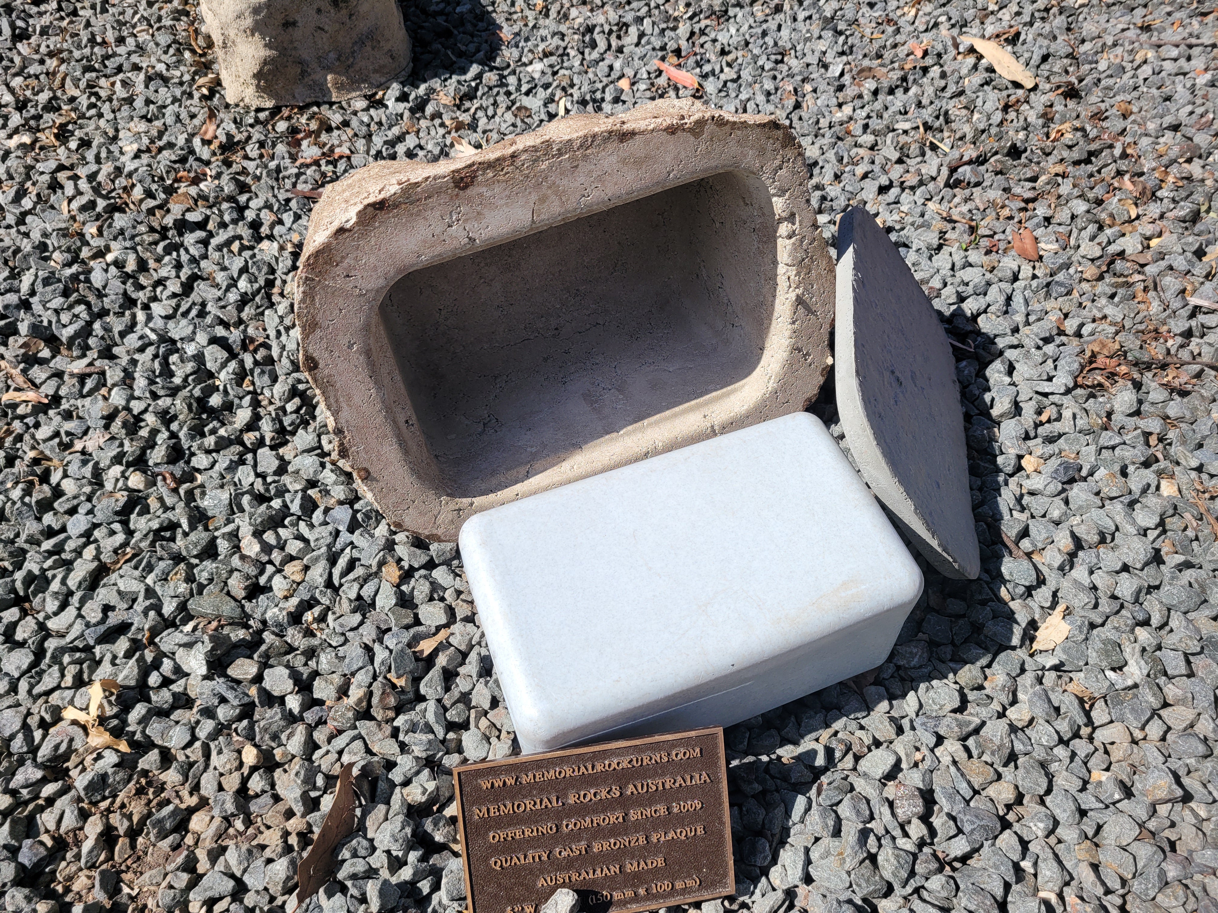 Memorial Rock Urn 2040 Regular Natural Riversand