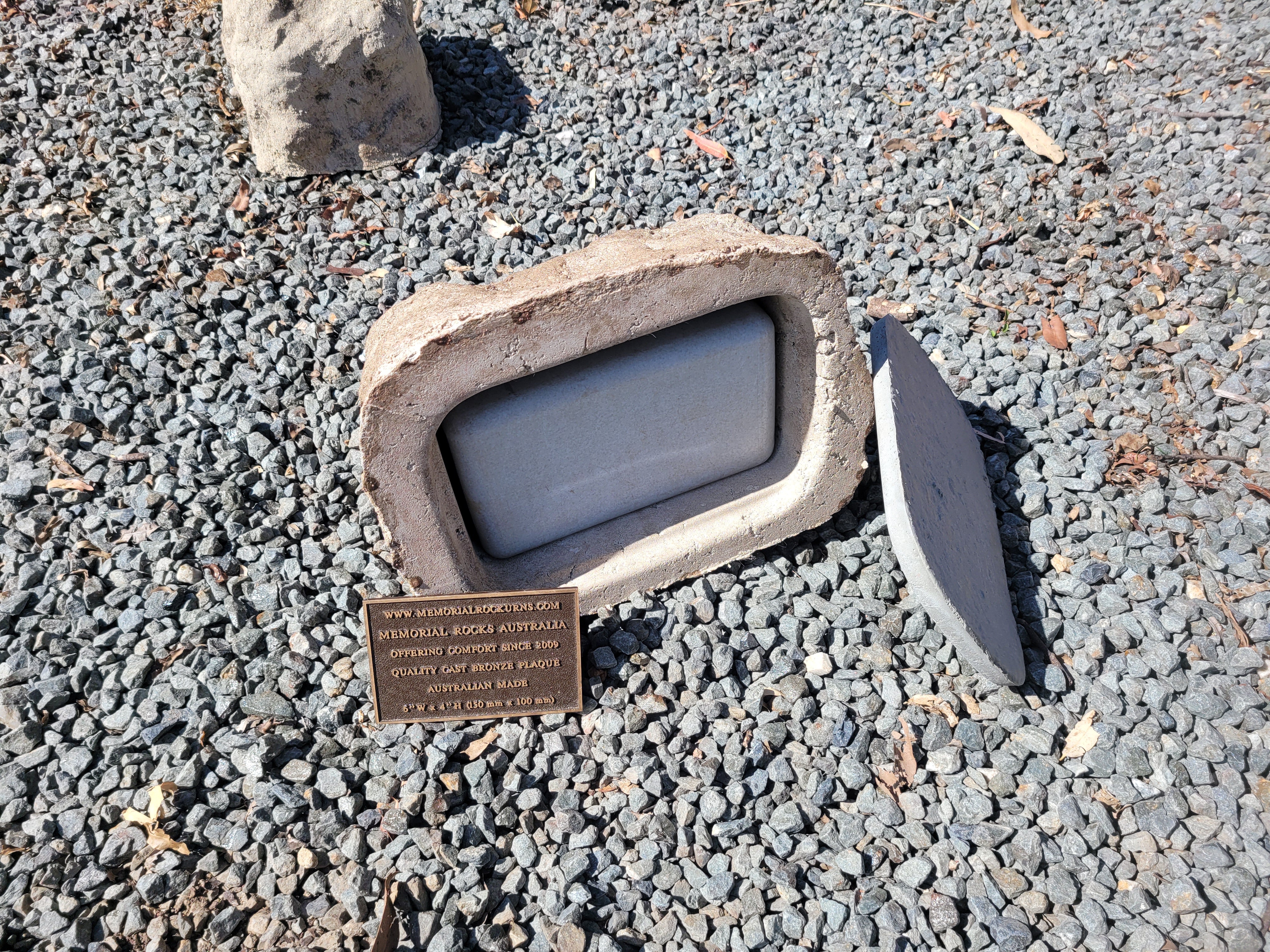 Memorial Rock Urn 2040 Regular Natural Riversand