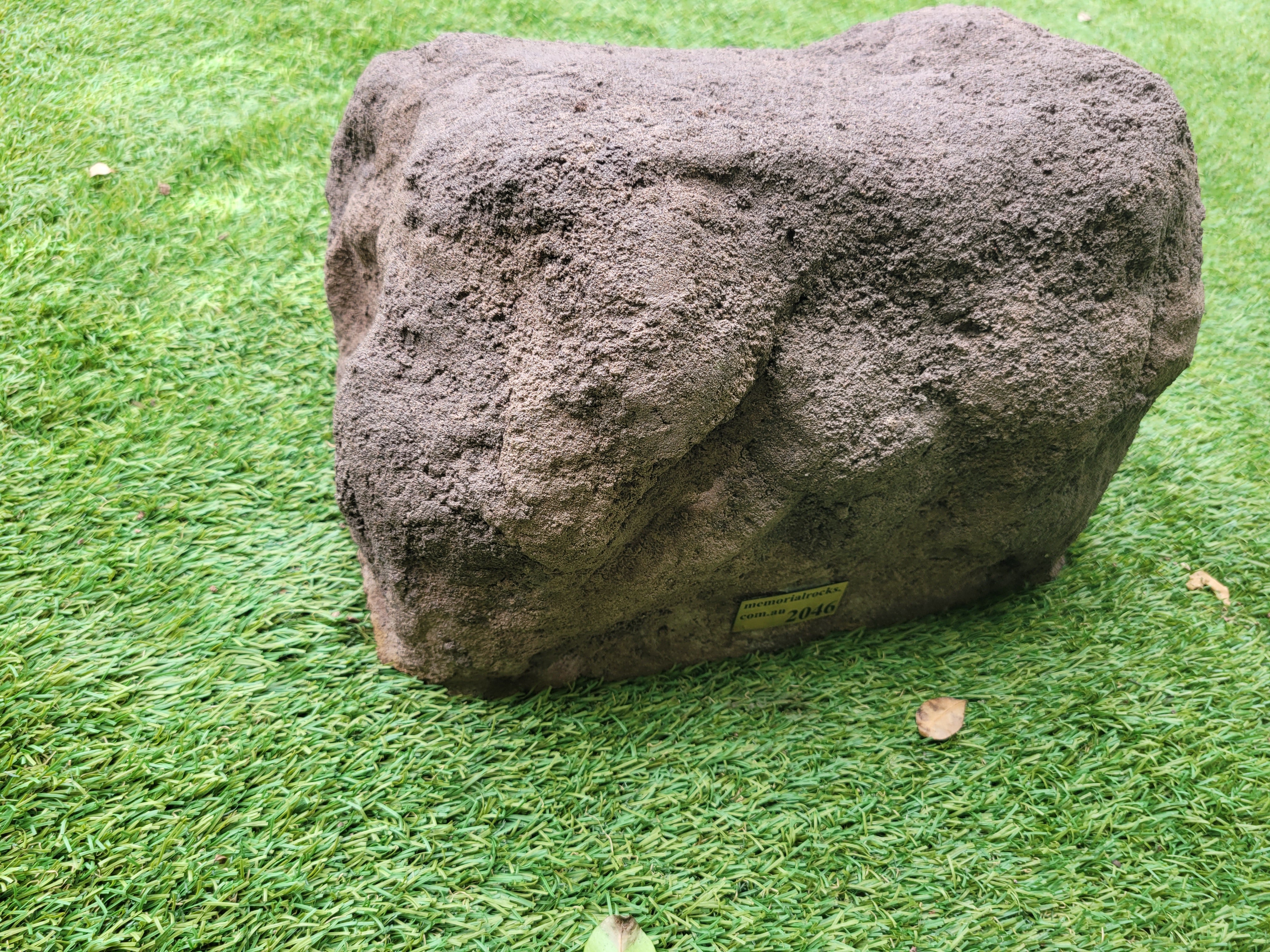 Memorial Rock Urn 2046 Regular Brown