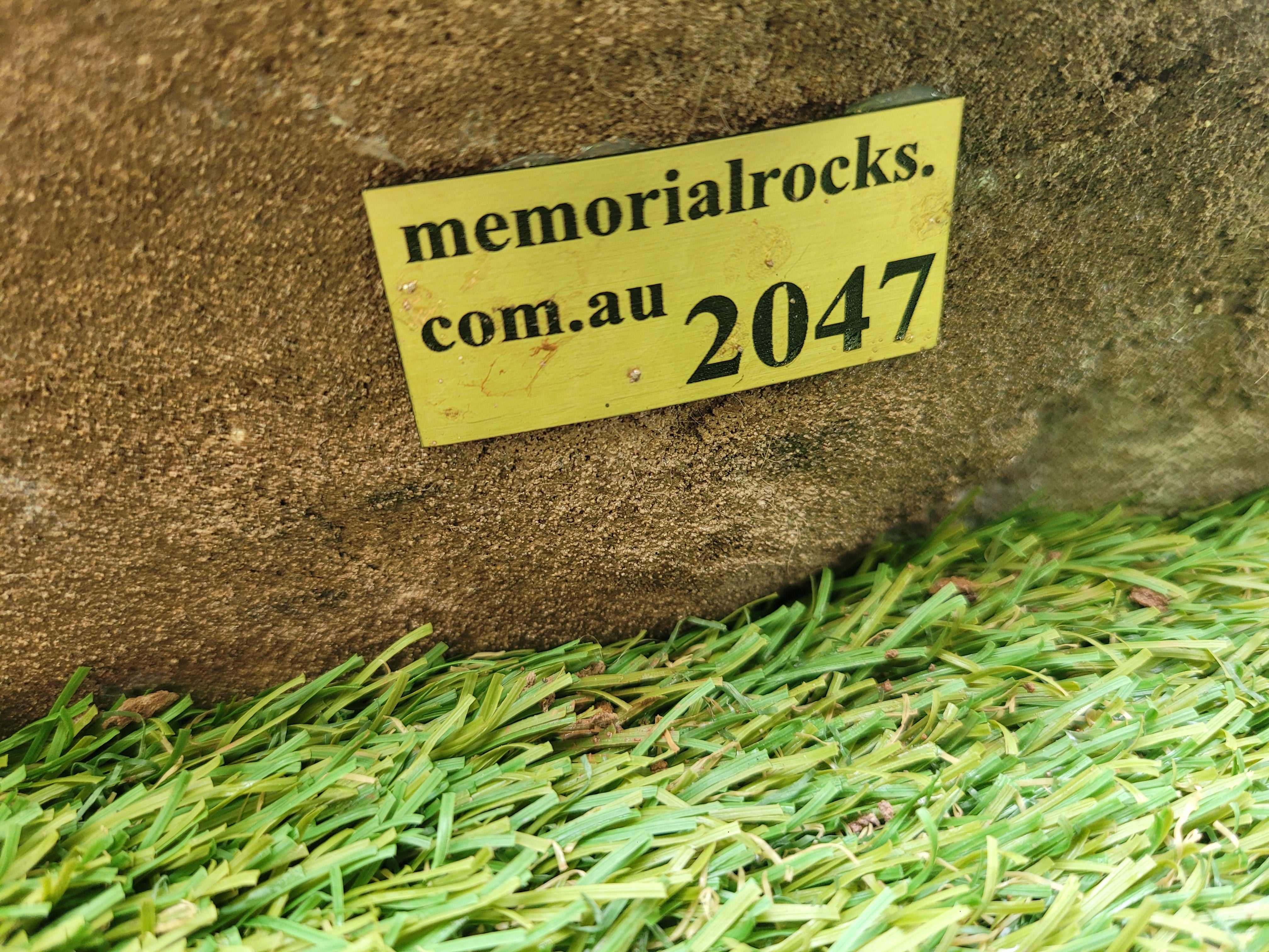 Memorial Rock Urn 2047 Regular Brown