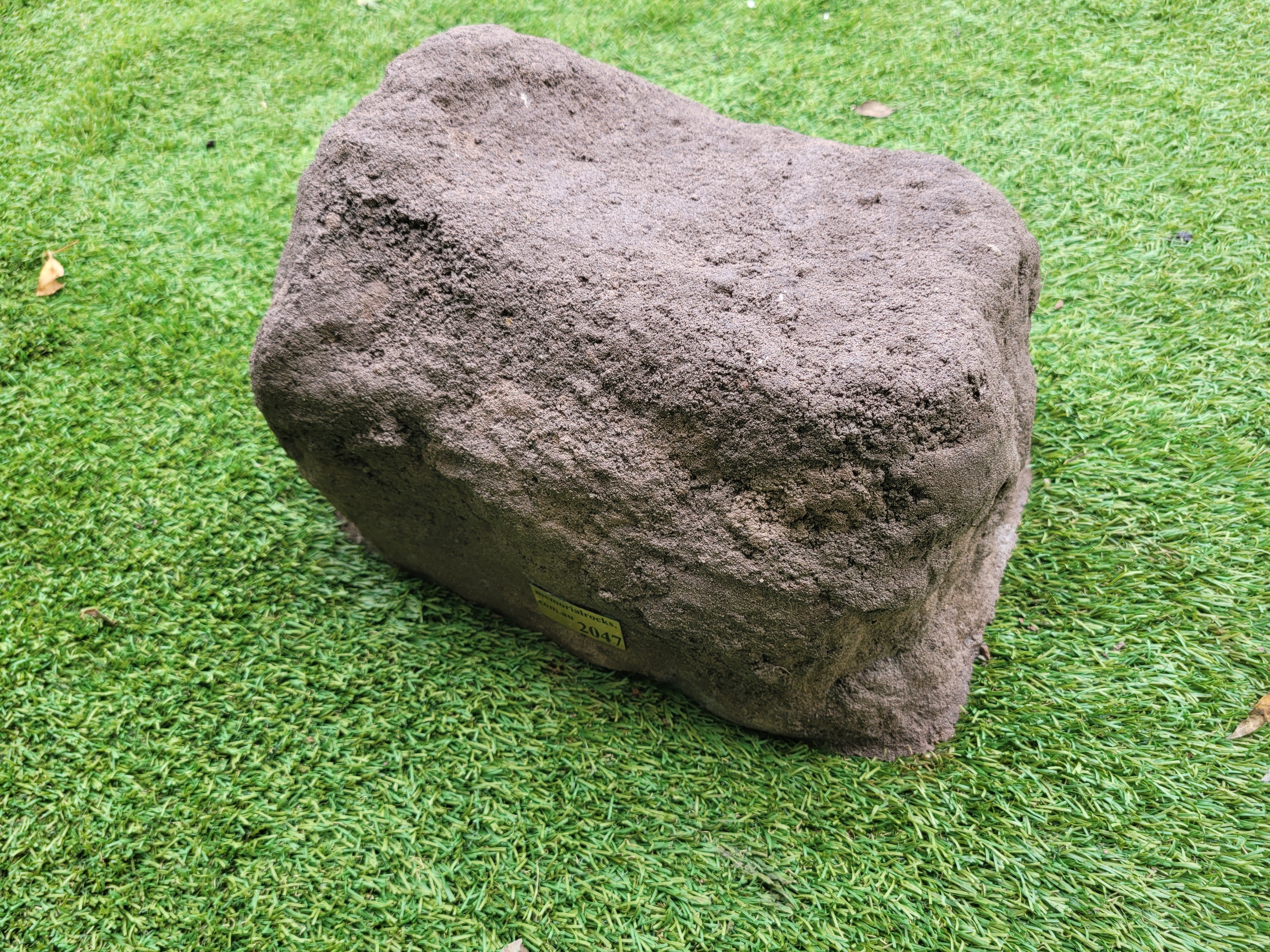 Memorial Rock Urn 2047 Regular Brown
