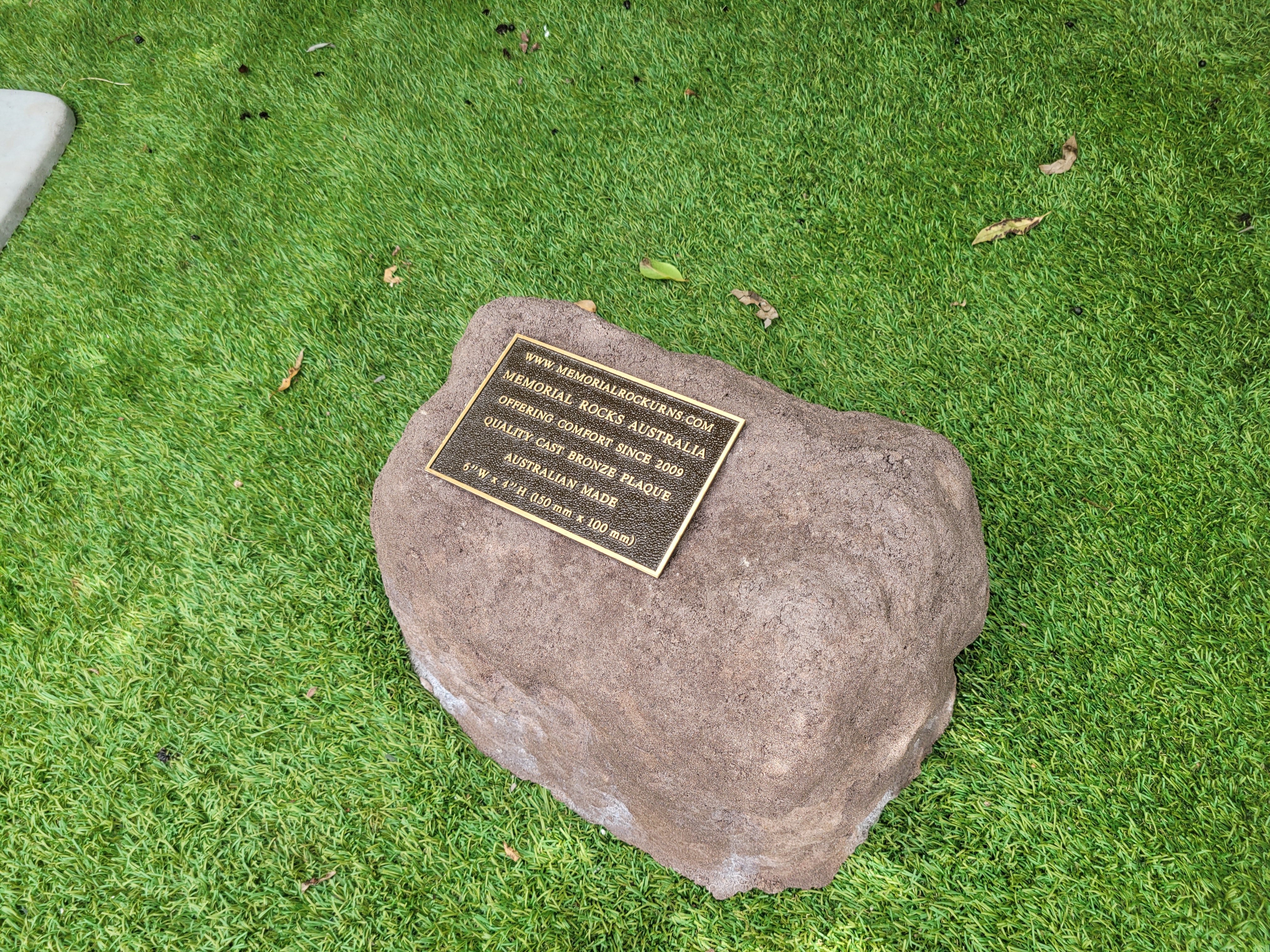 Memorial Rock Urn 2047 Regular Brown