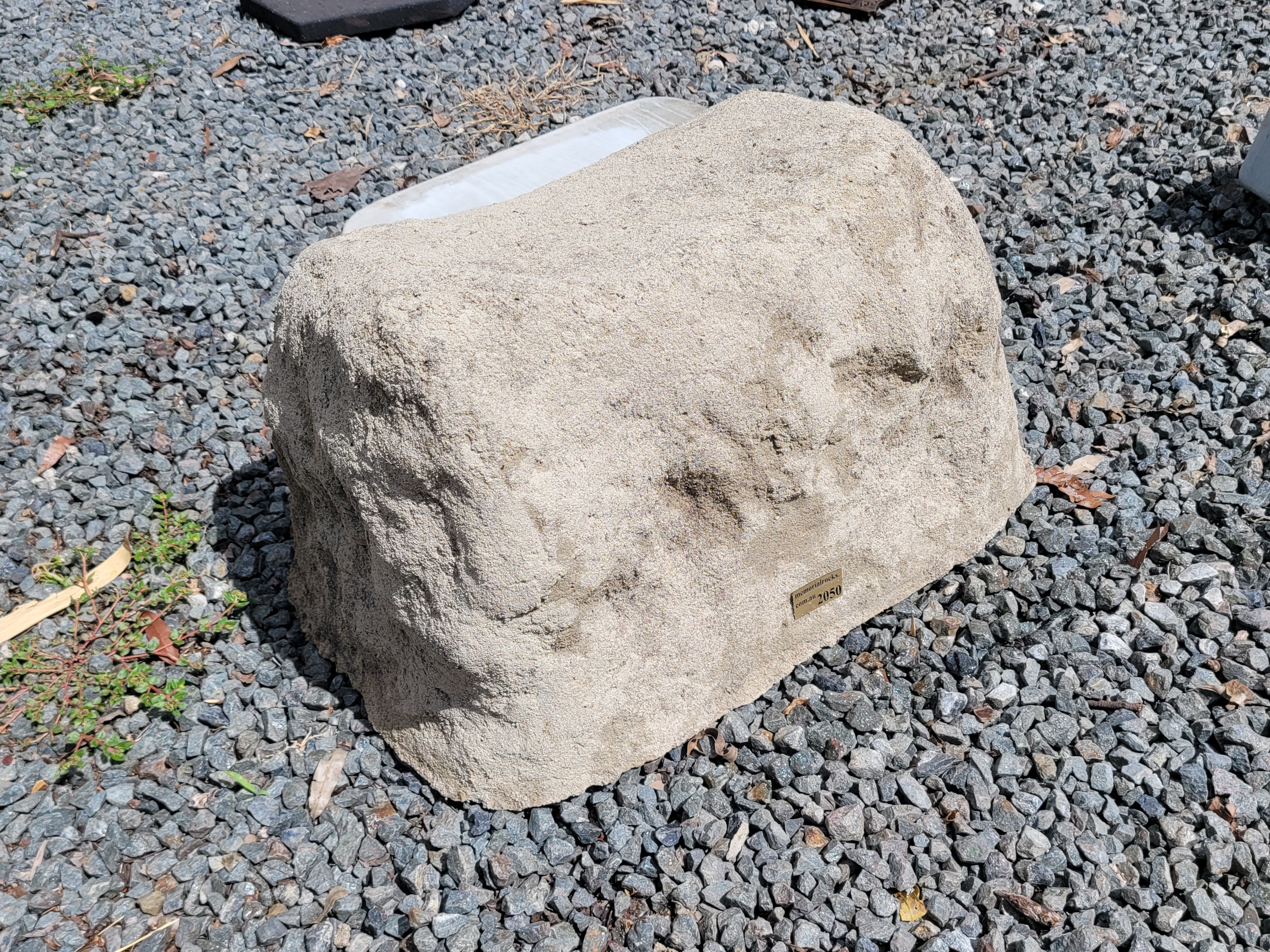 Memorial Rock Urn 2050 Extra-Large  Natural Riversand