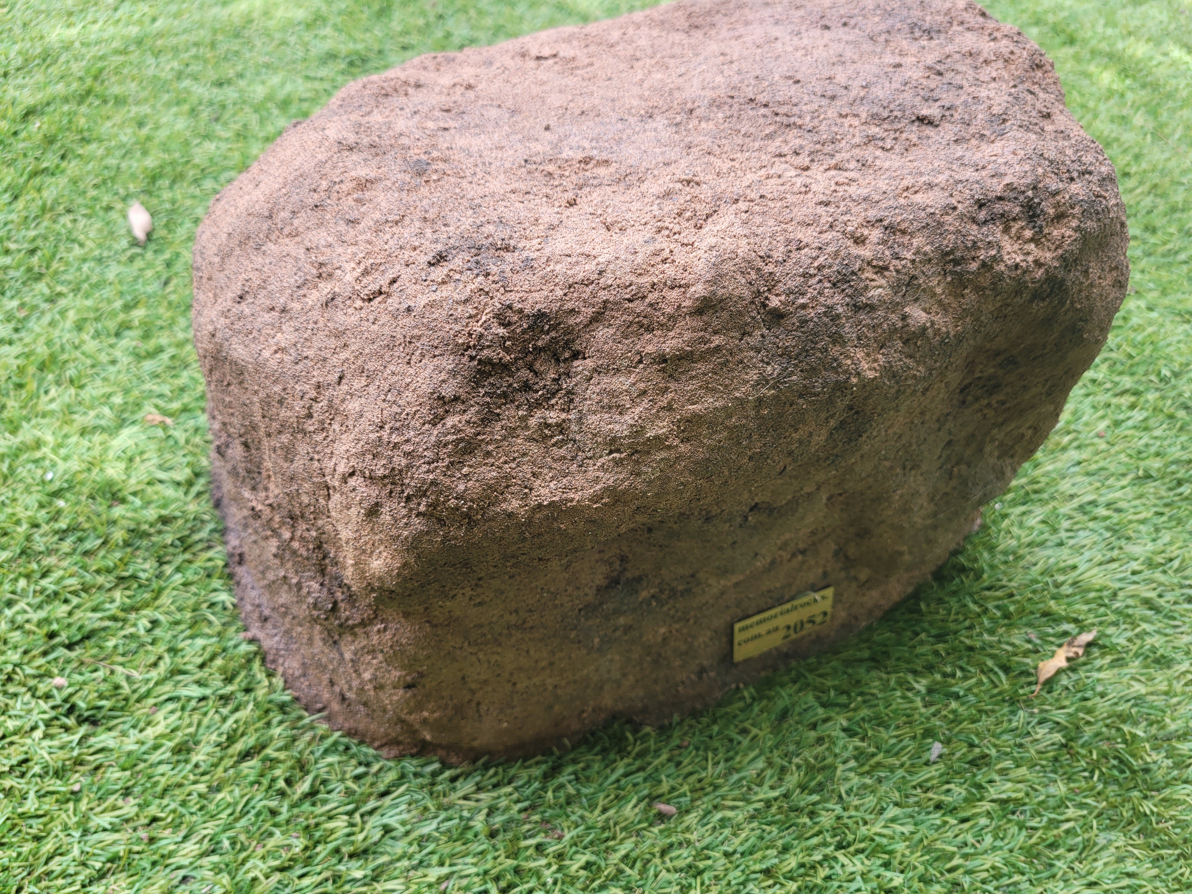 Memorial Rock Urn 2052 Medium Brown