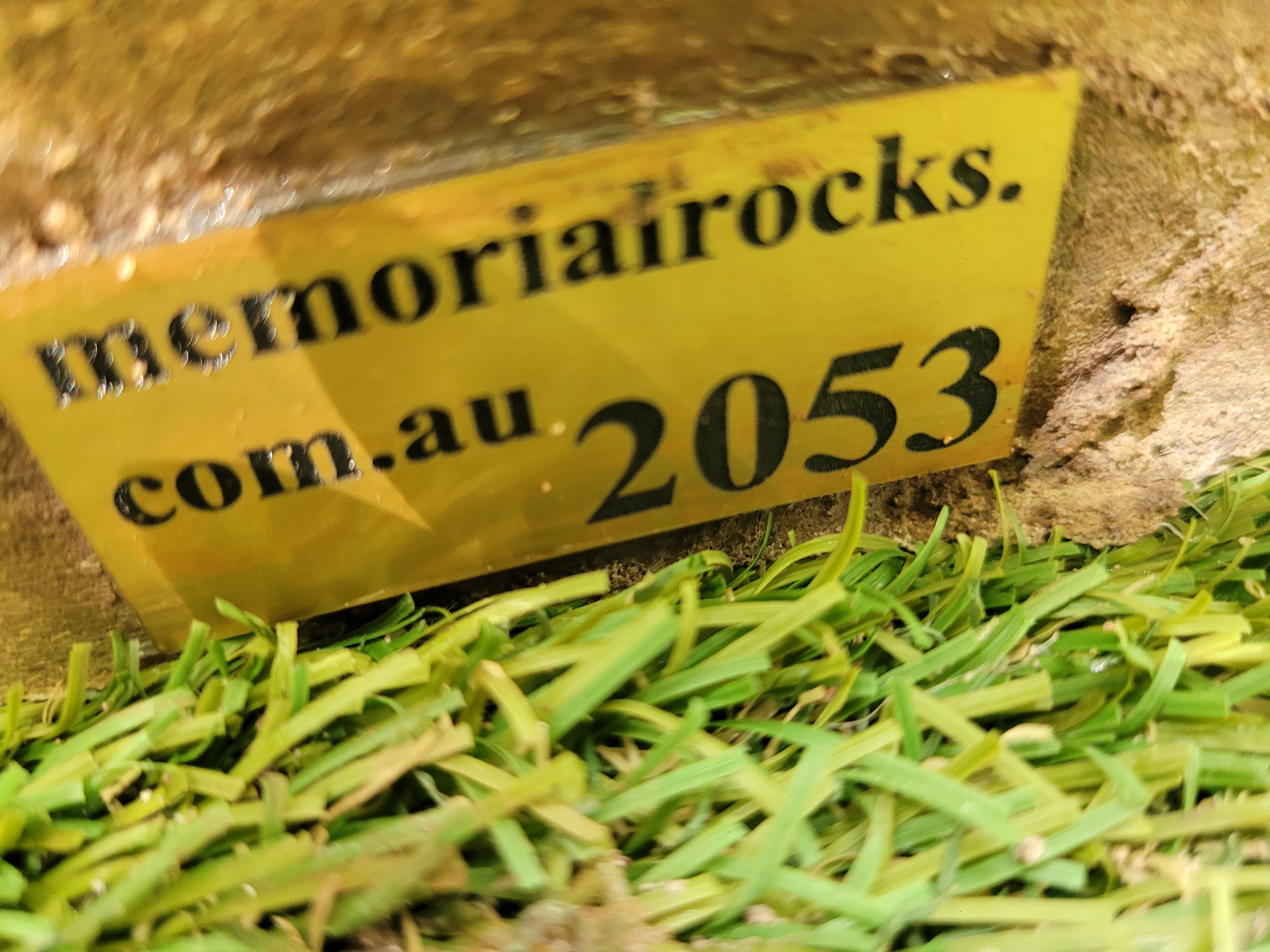 Memorial Rock Urn 2053 Medium Brown