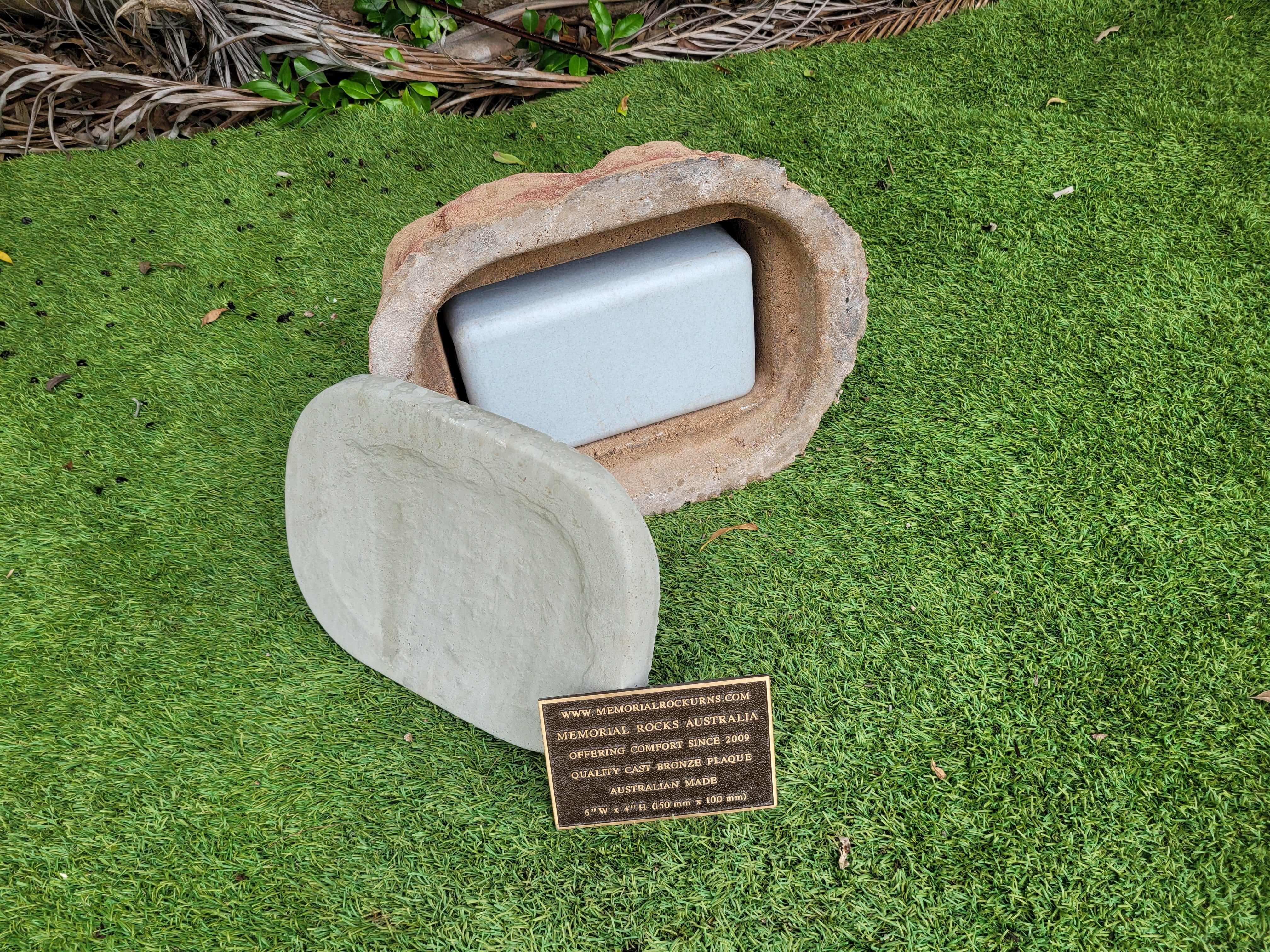 Memorial Rock Urn 2053 Medium Brown